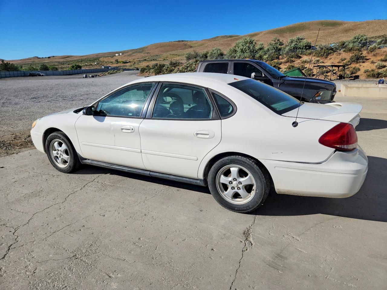 2007 Ford Taurus Se White vin: 1FAFP53U57A205664