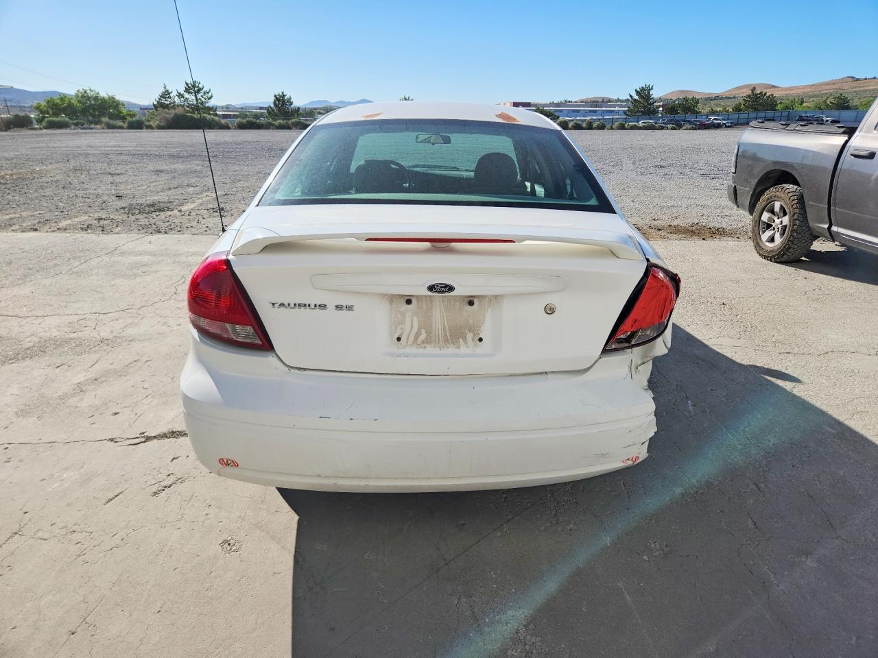2007 Ford Taurus Se White vin: 1FAFP53U57A205664