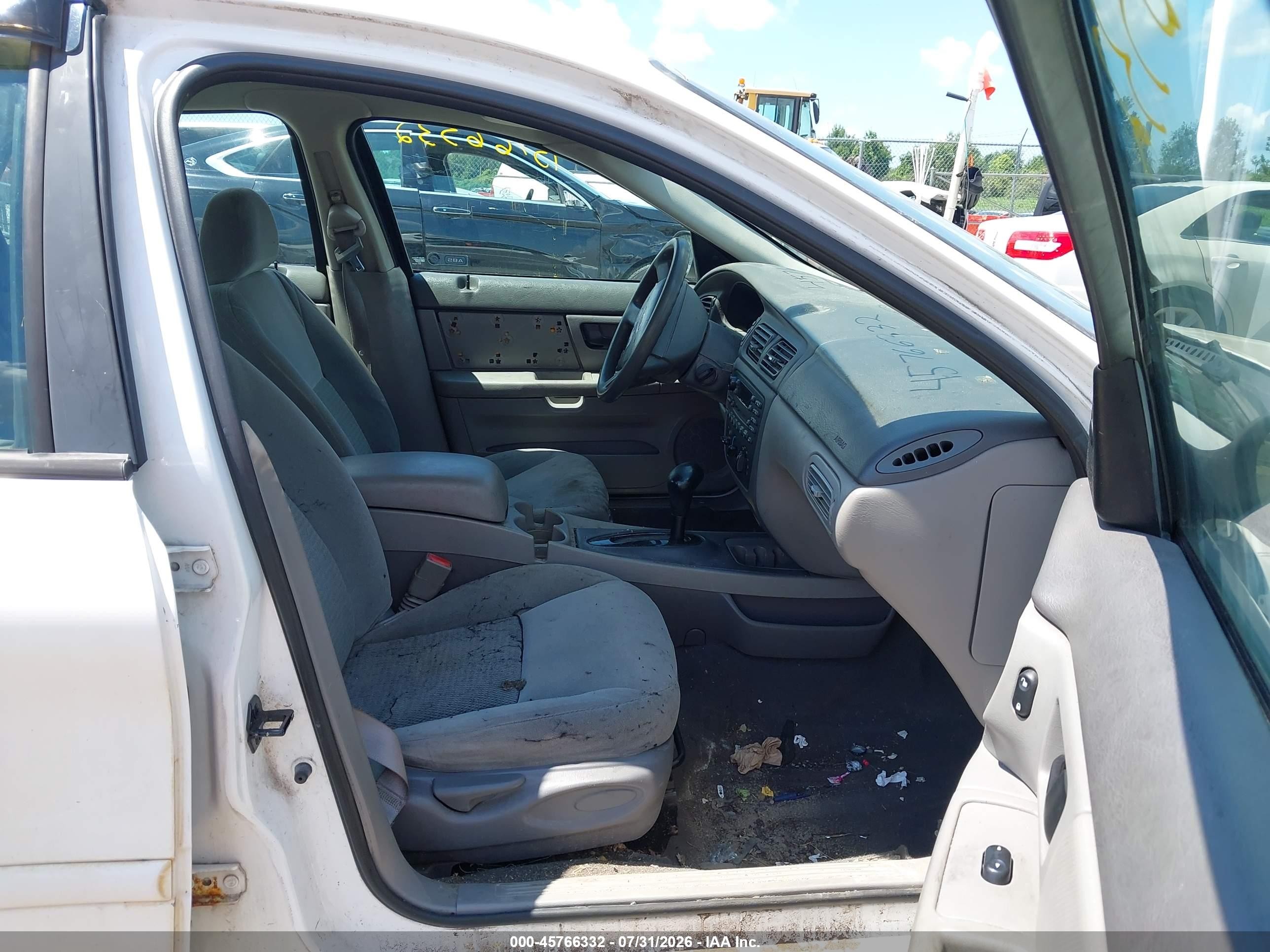 2005 Ford Taurus Se White vin: 1FAFP53U65A145326