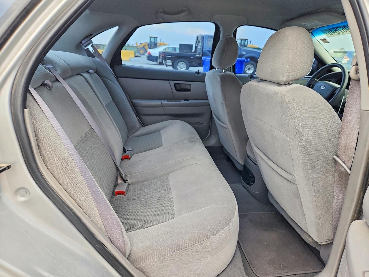 2006 Ford Taurus Se Silver vin: 1FAFP53U66A190400