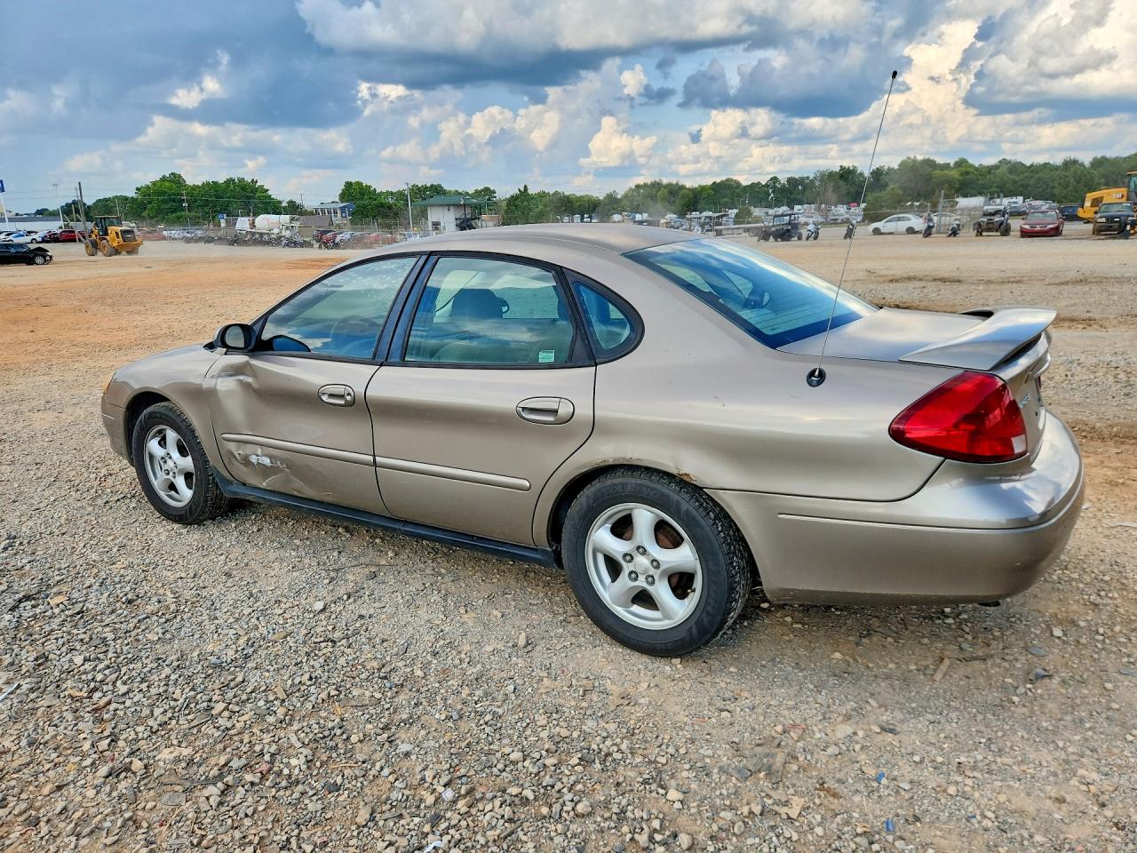 2002 Ford Taurus Se Золотой vin: 1FAFP53U72G219474