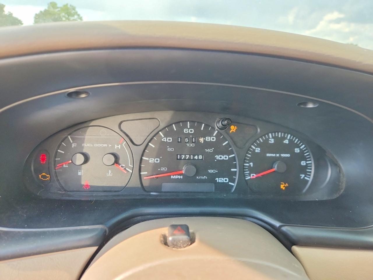 2002 Ford Taurus Se Золотой vin: 1FAFP53U72G219474