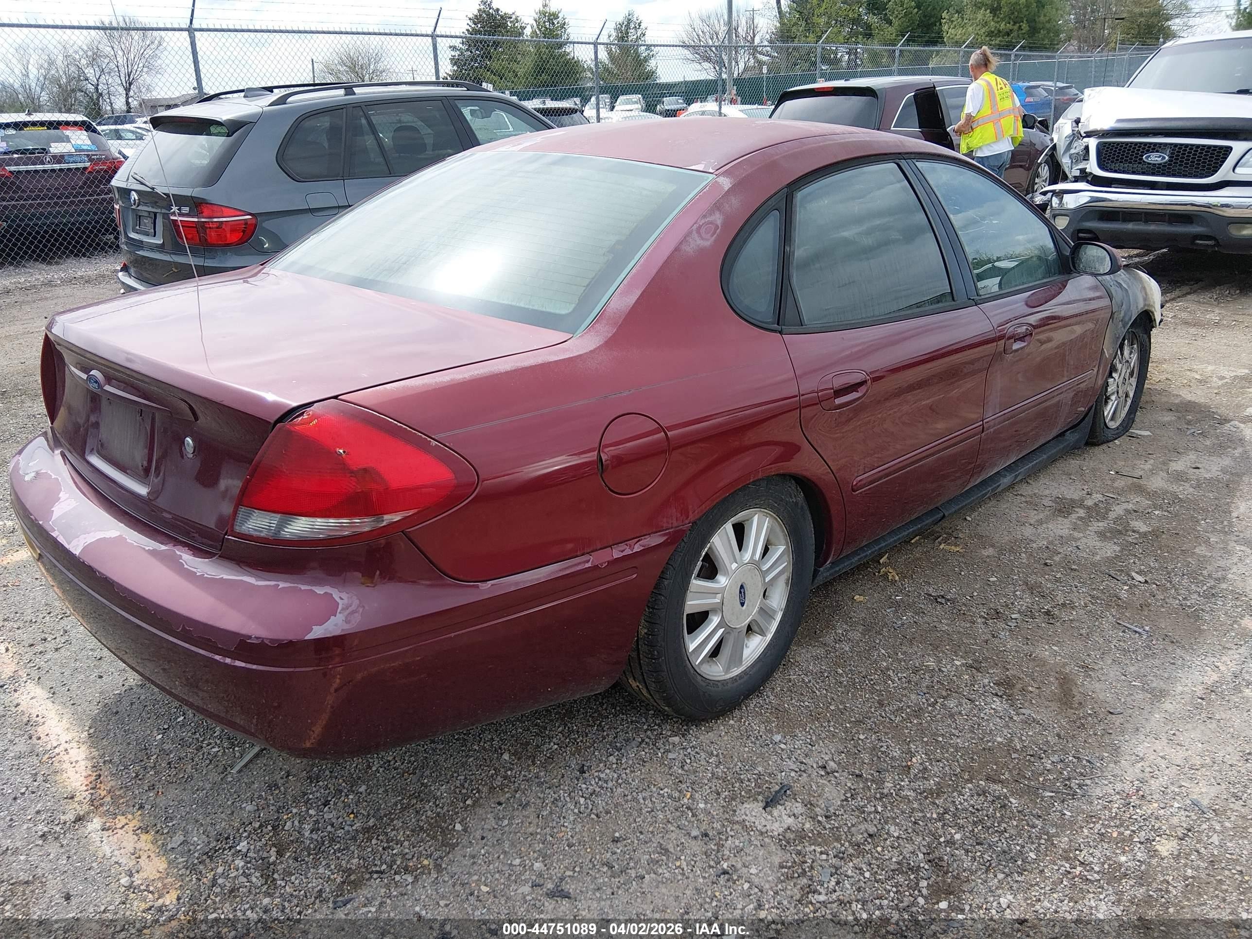2004 Ford Taurus Se Red vin: 1FAFP53U74A110129