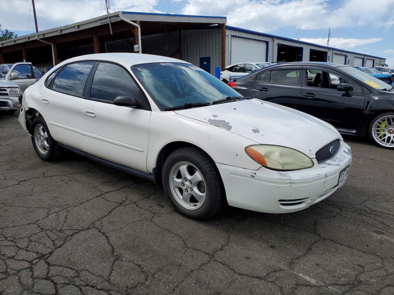 2004 Ford Taurus White vin: 1FAFP53U74G177391