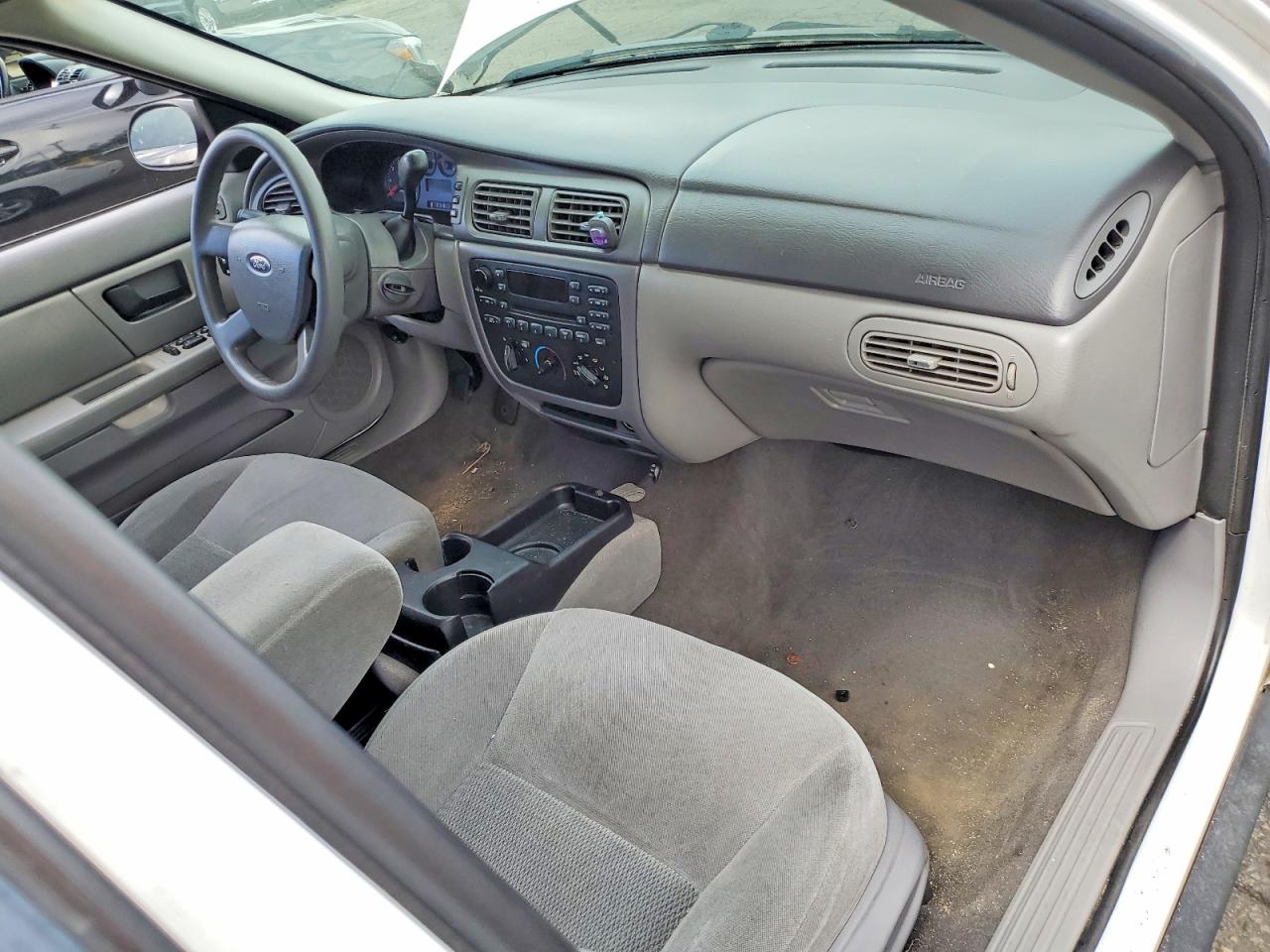 2004 Ford Taurus White vin: 1FAFP53U74G177391