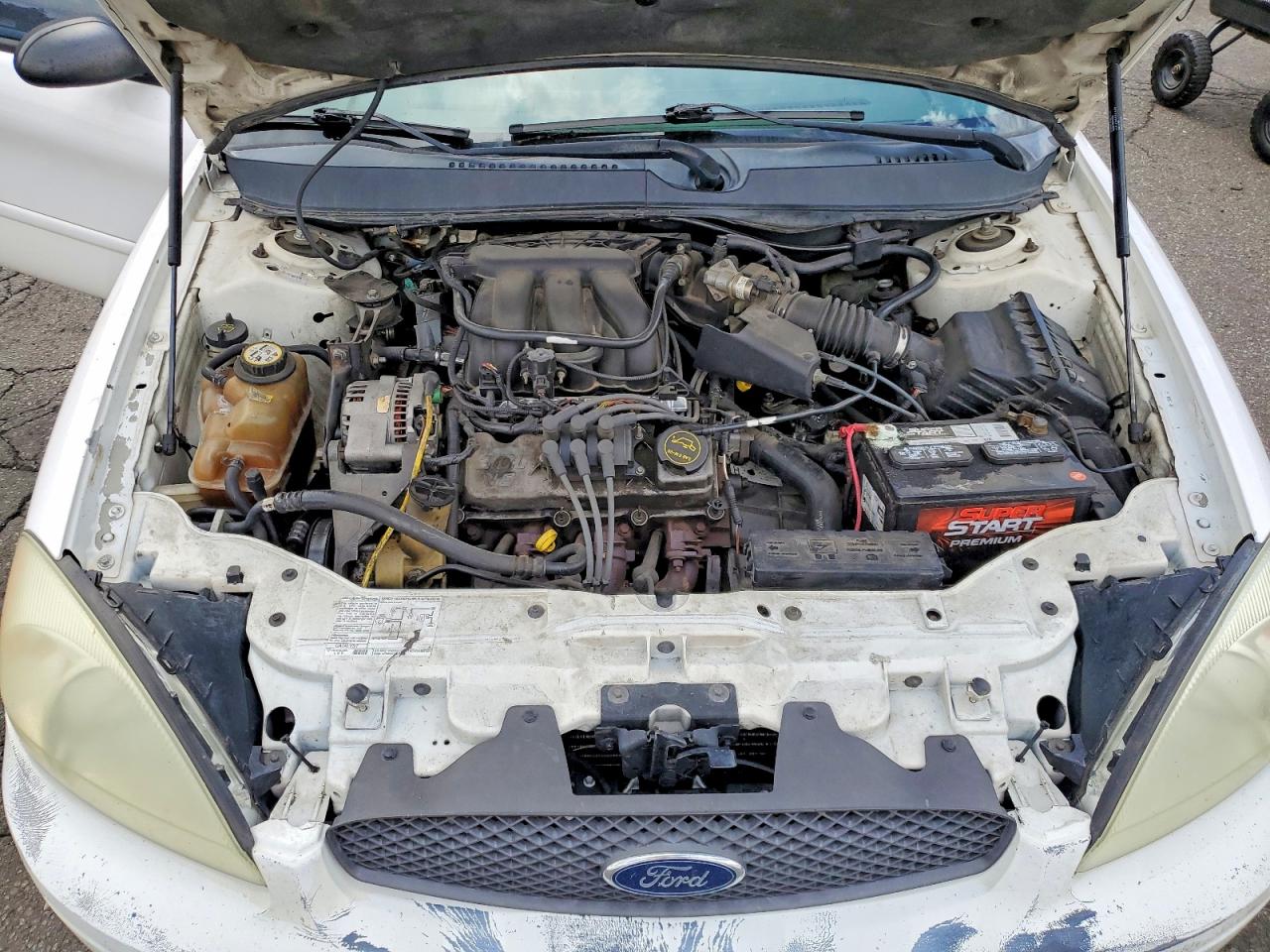 2004 Ford Taurus White vin: 1FAFP53U74G177391