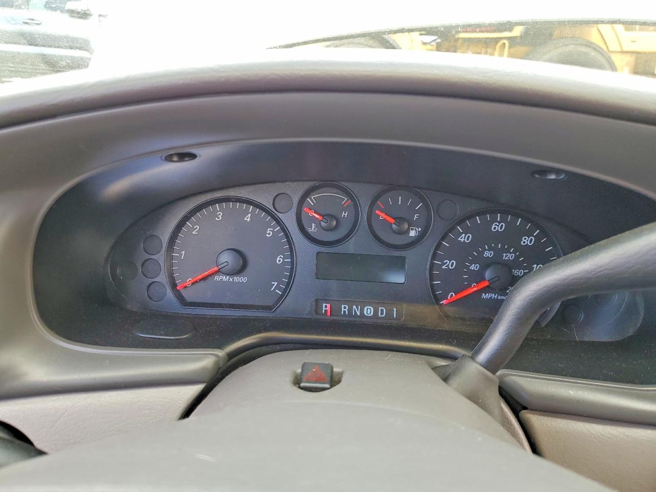 2004 Ford Taurus White vin: 1FAFP53U74G177391