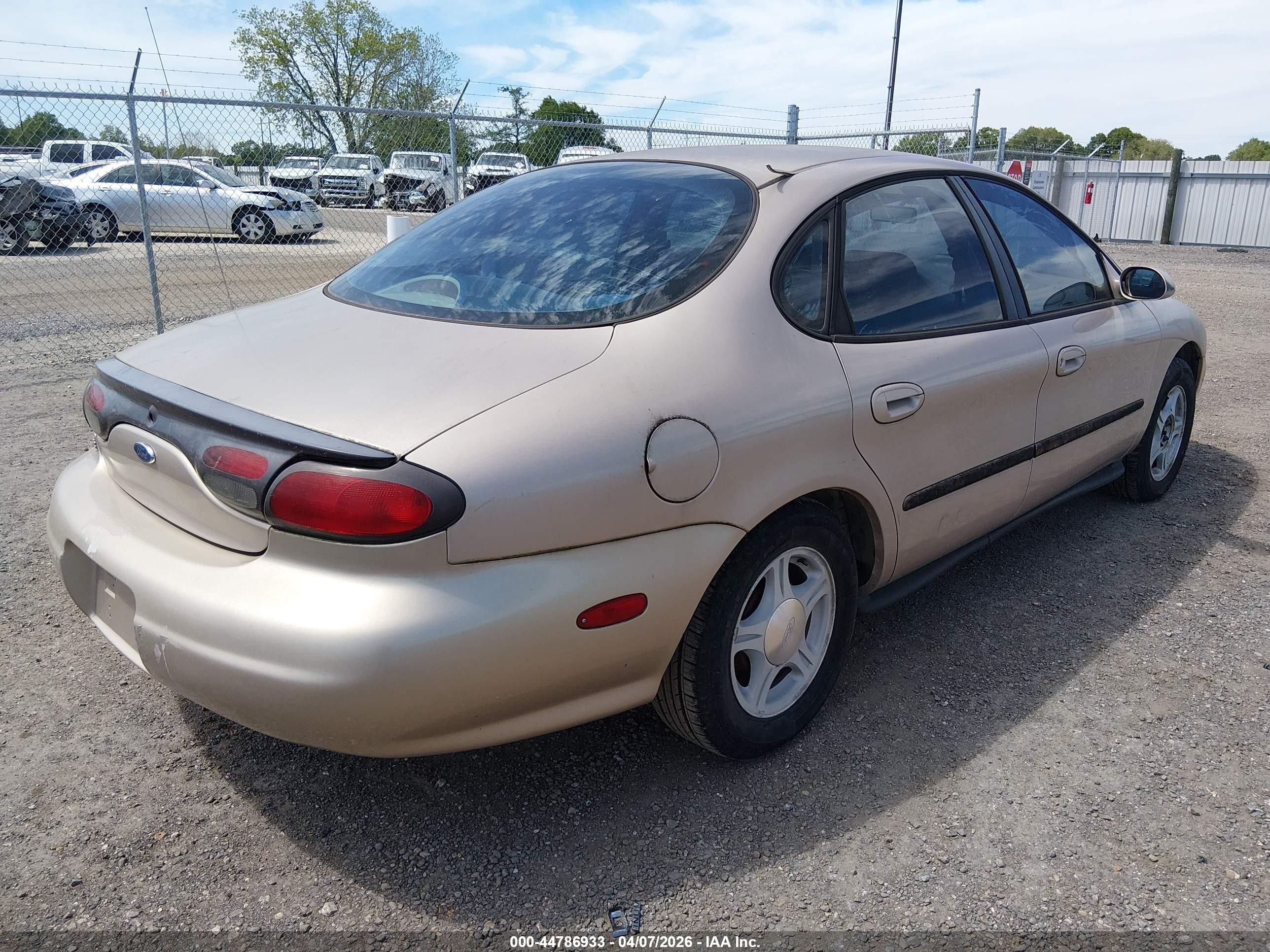 1999 Ford Taurus Se/se-ne Tan vin: 1FAFP53U7XA293164