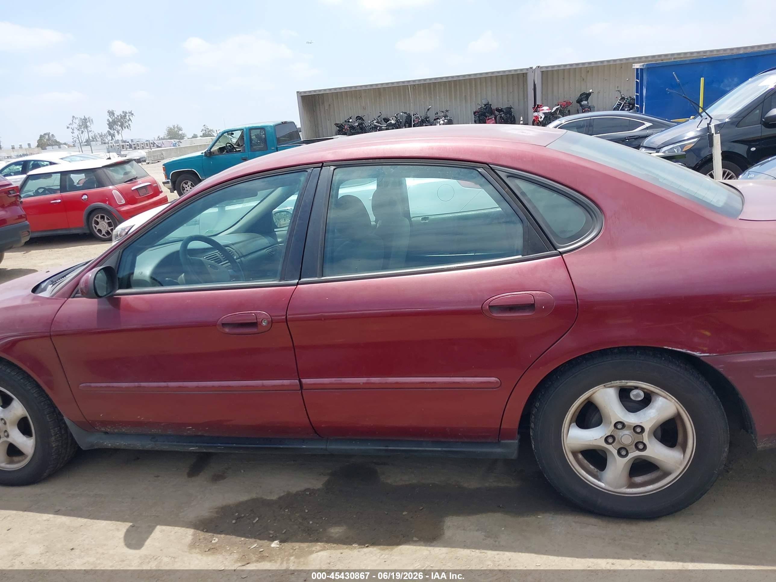 2004 Ford Taurus Se Red vin: 1FAFP53U84G127924