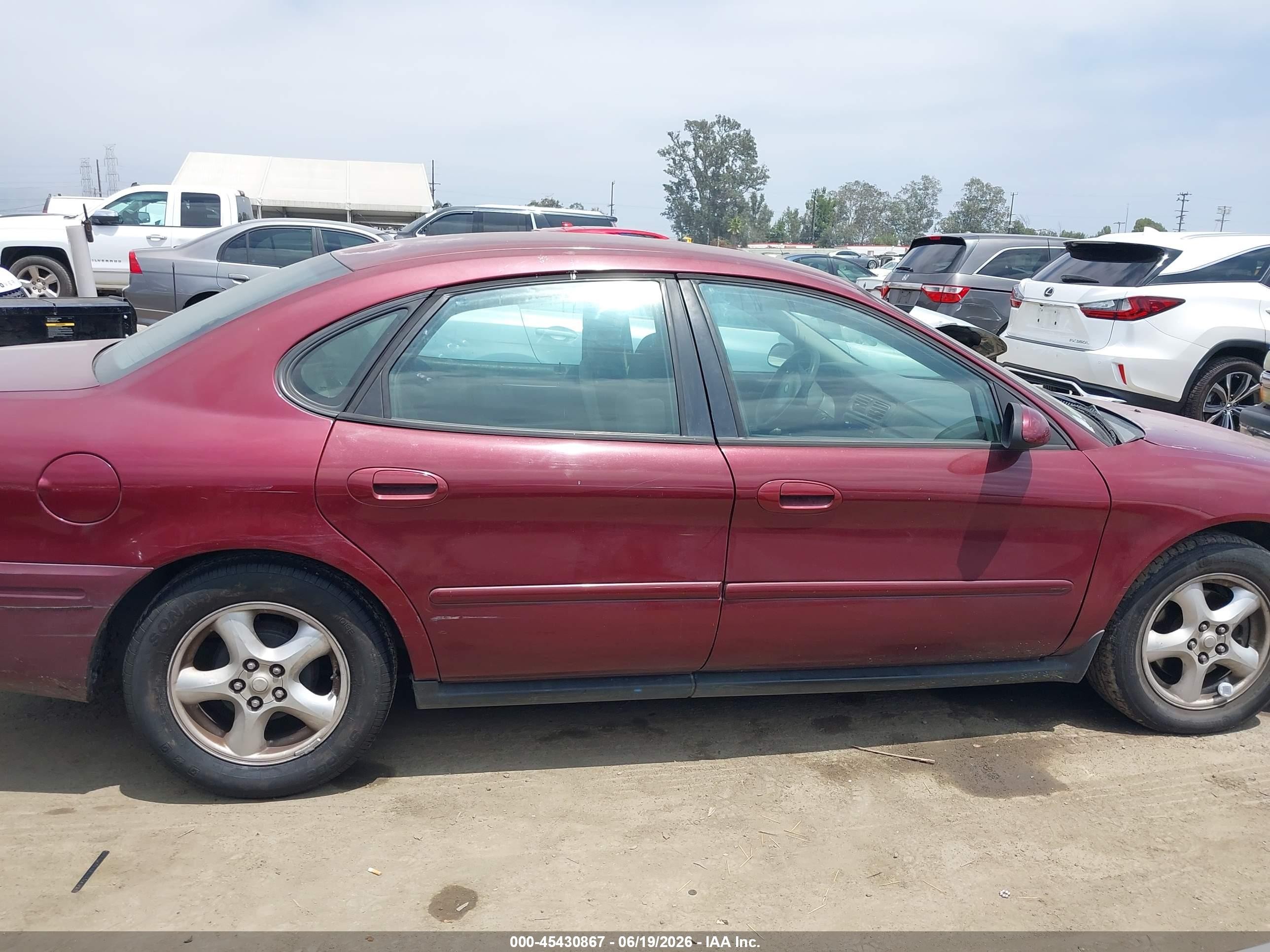 2004 Ford Taurus Se Red vin: 1FAFP53U84G127924