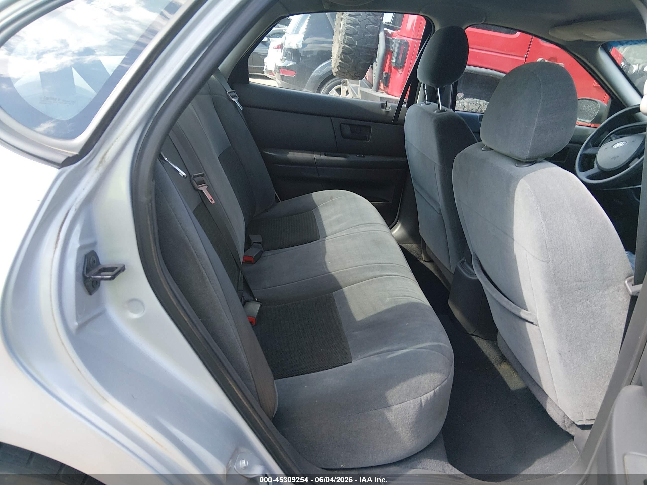 2006 Ford Taurus Se Silver vin: 1FAFP53U86A113267