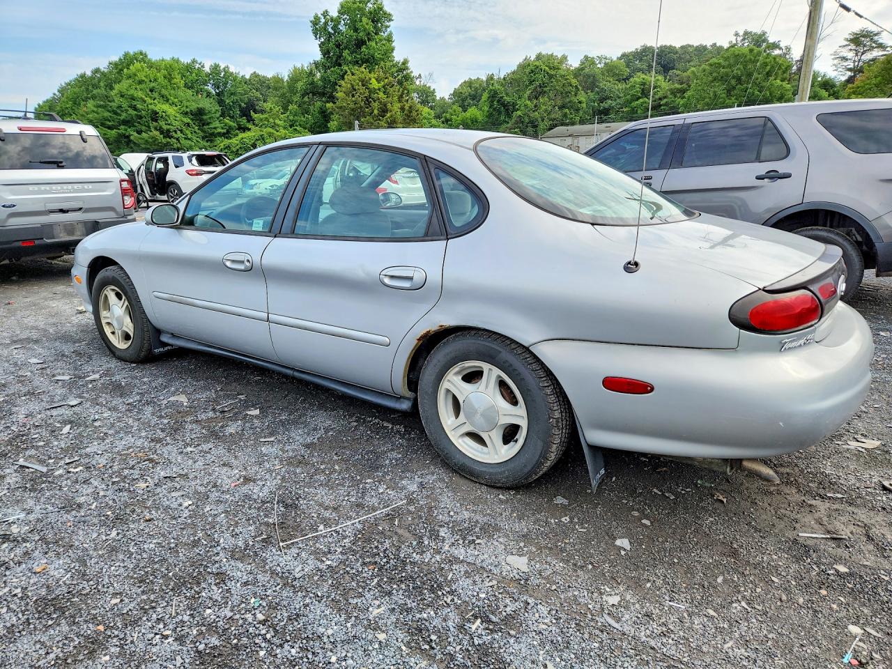 1999 Ford Taurus Se Silver vin: 1FAFP53U8XA248945