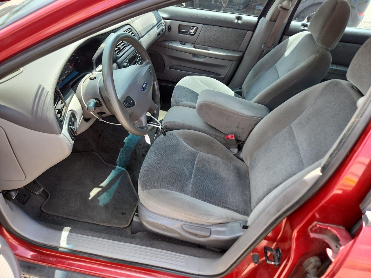 2001 Ford Taurus Se Красный vin: 1FAFP53U91A175852