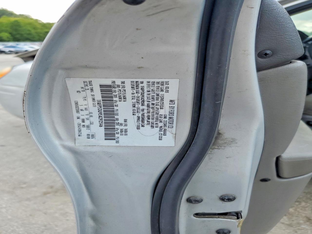2005 Ford Taurus Серебряный vin: 1FAFP53U95A292546