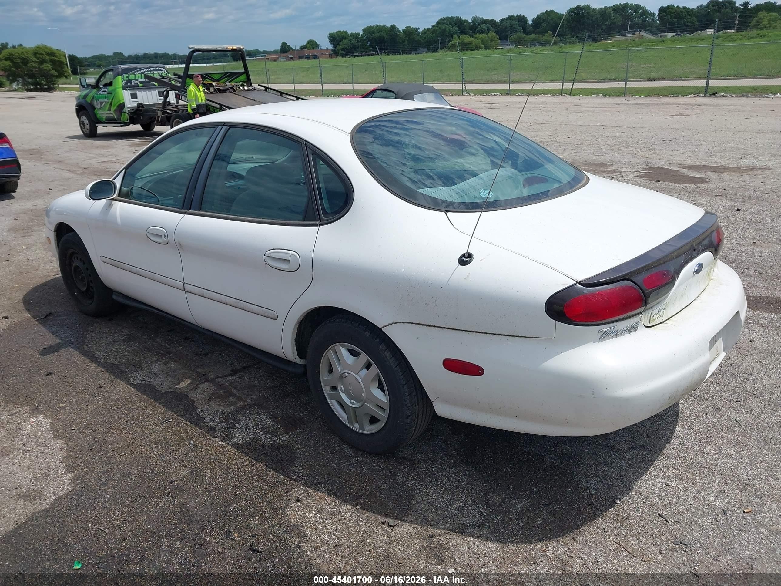 1999 Ford Taurus Se/se-ne White vin: 1FAFP53U9XG122381