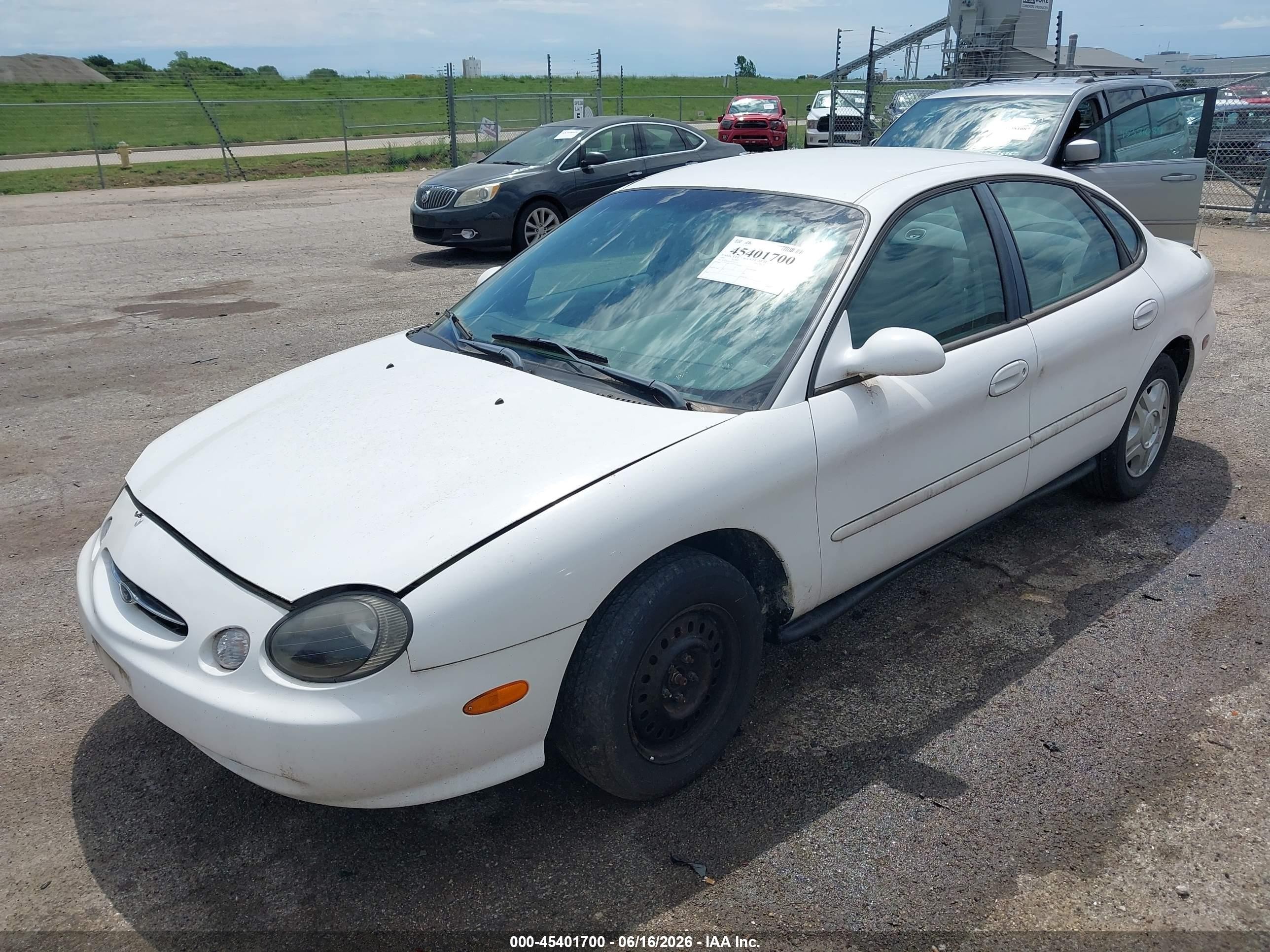 1999 Ford Taurus Se/se-ne White vin: 1FAFP53U9XG122381