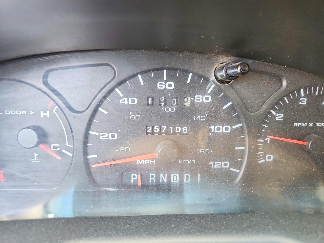 2002 Ford Taurus Se Серый vin: 1FAFP53UX2A190538