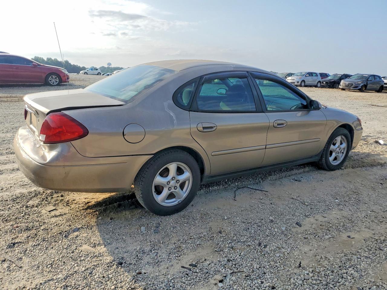 2003 Ford Taurus Se Золотой vin: 1FAFP53UX3A192971