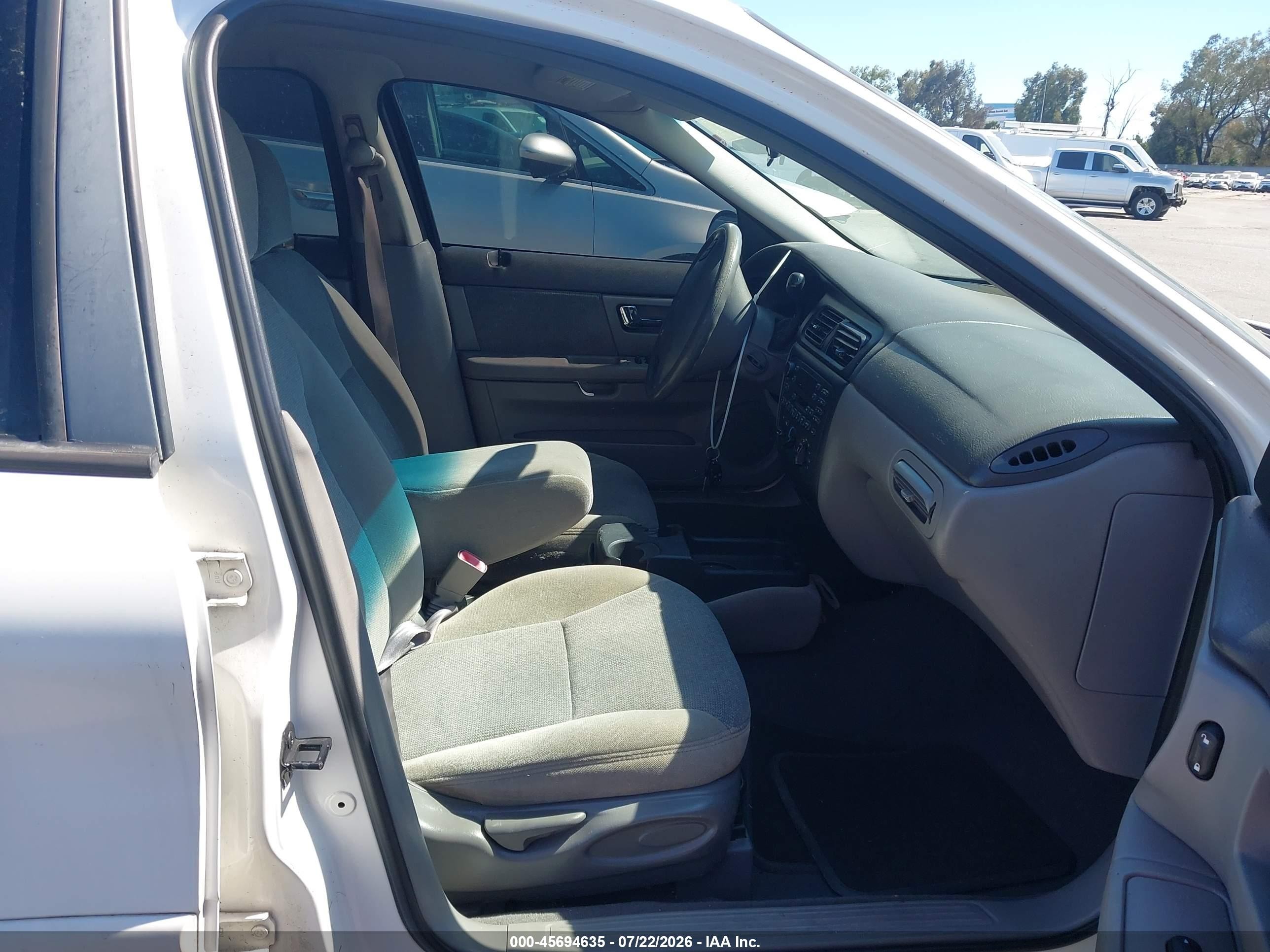 2000 Ford Taurus Ses White vin: 1FAFP5522YG140346