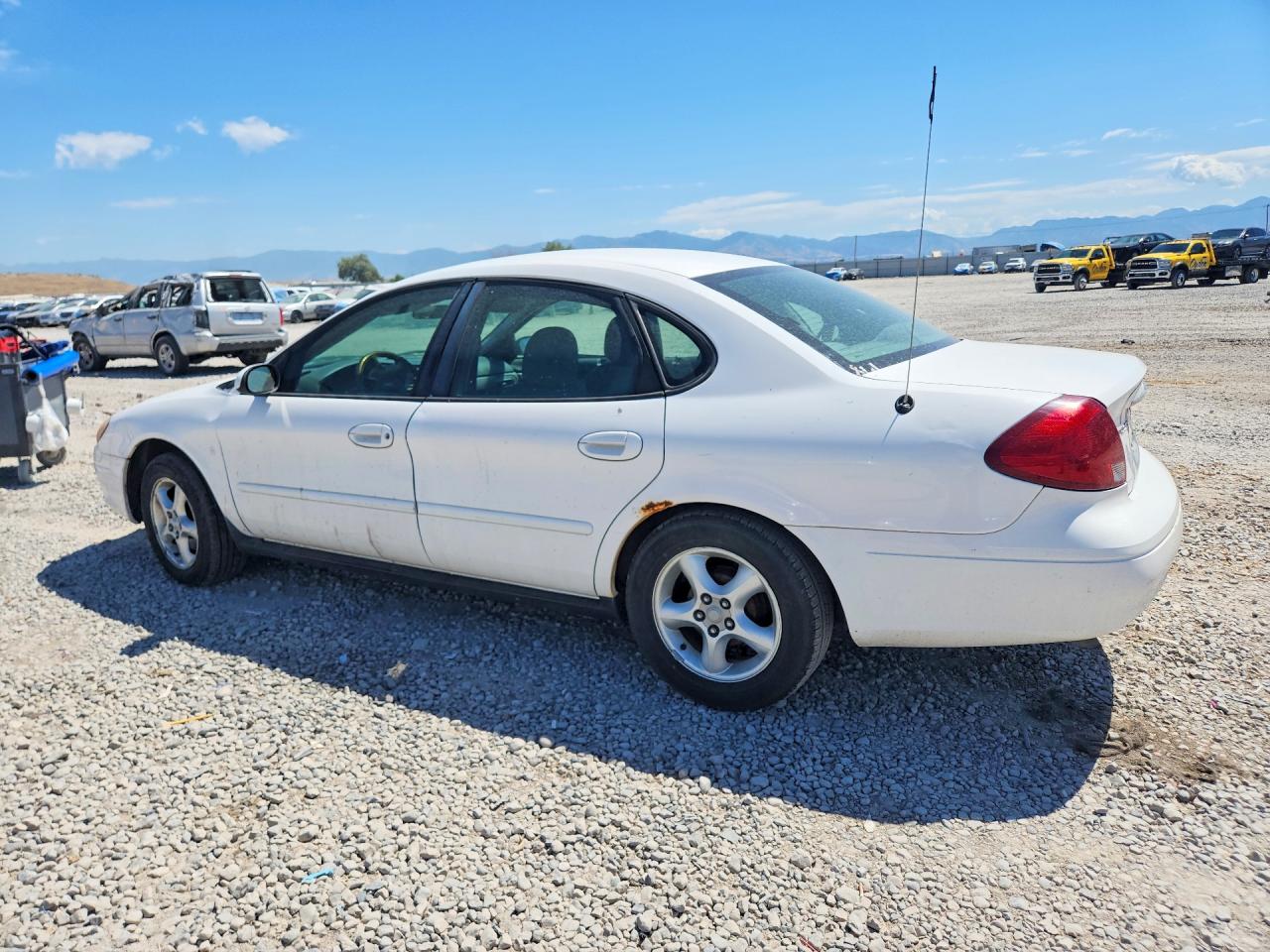 2001 Ford Taurus Ses White vin: 1FAFP55231G239053