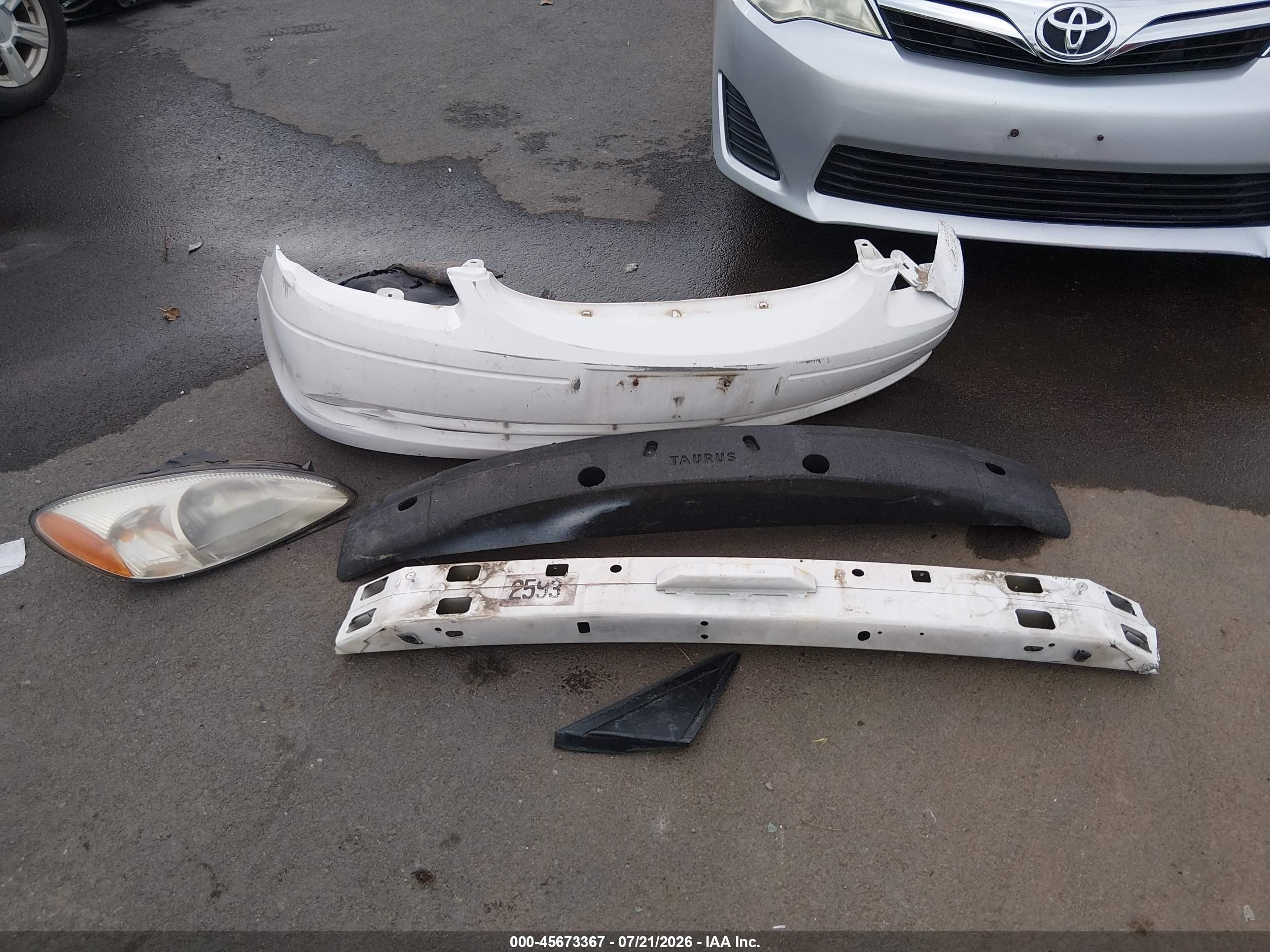2000 Ford Taurus Ses White vin: 1FAFP5523YG134877