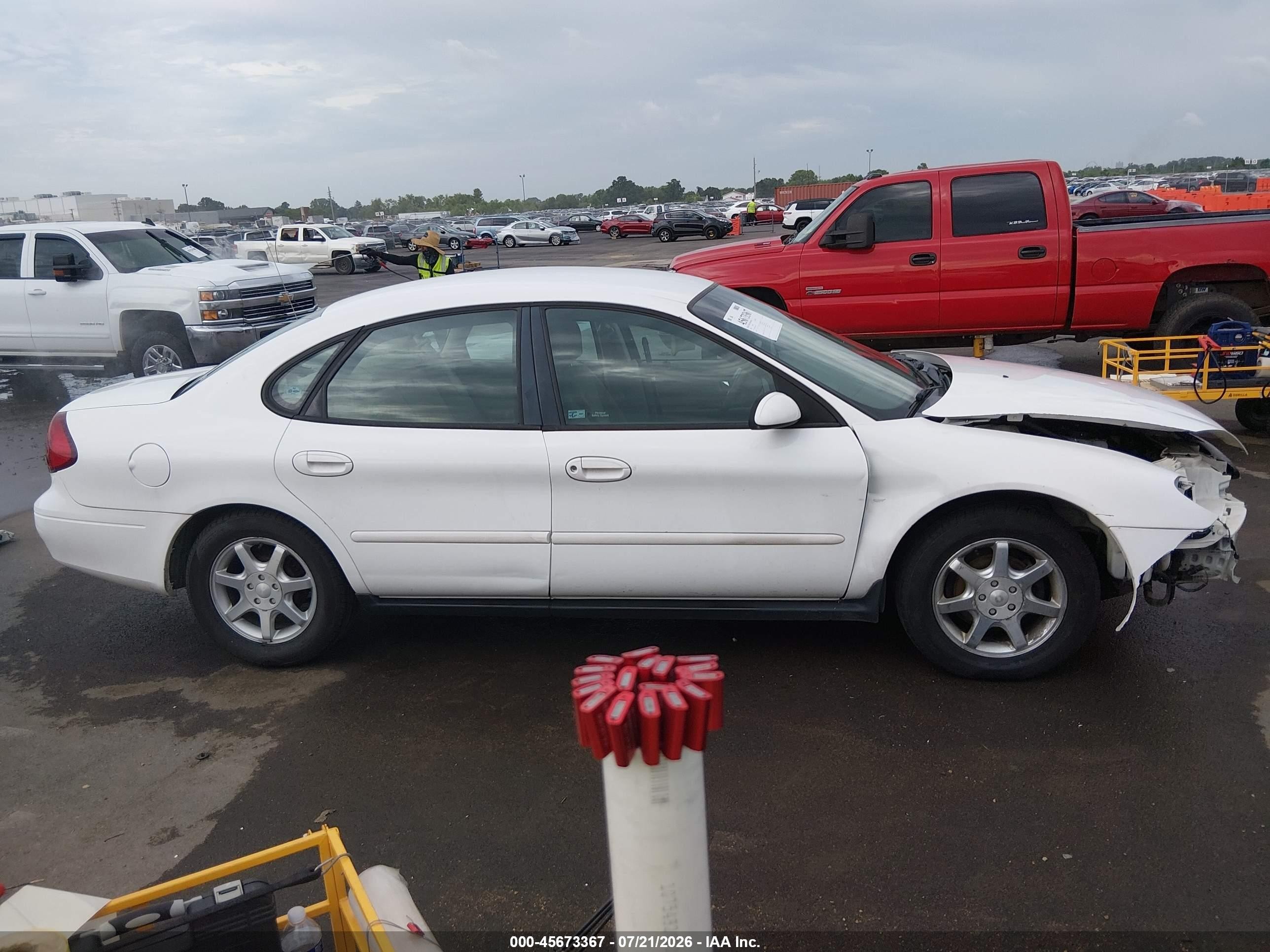 2000 Ford Taurus Ses White vin: 1FAFP5523YG134877