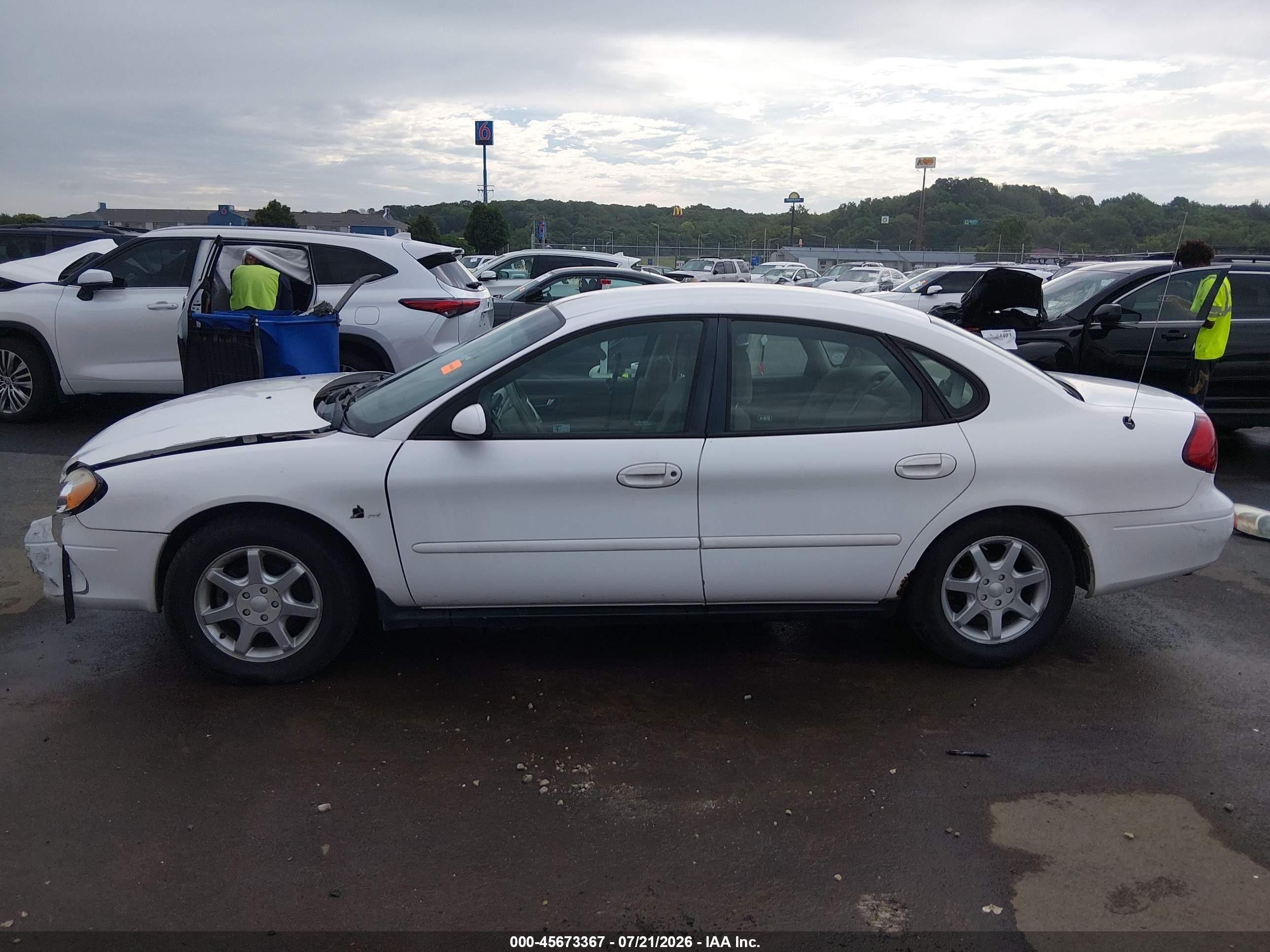 2000 Ford Taurus Ses White vin: 1FAFP5523YG134877