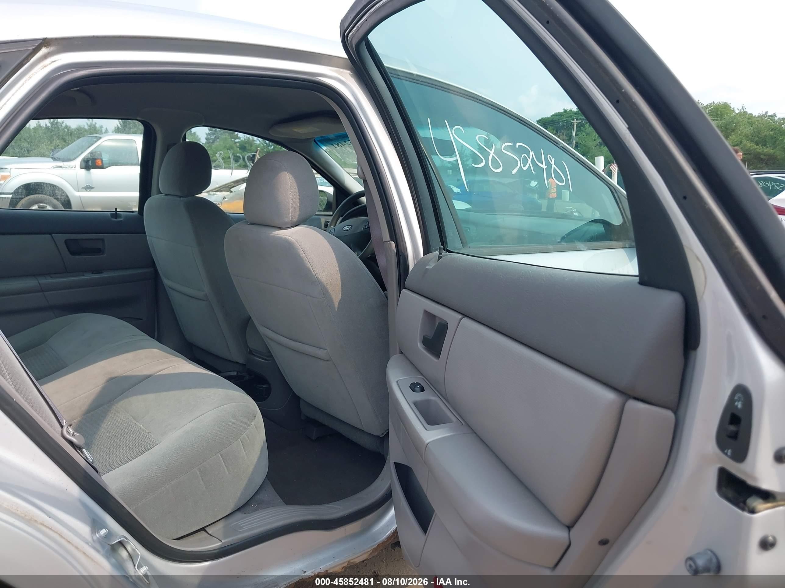 2003 Ford Taurus Ses Серебряный vin: 1FAFP55263G178879