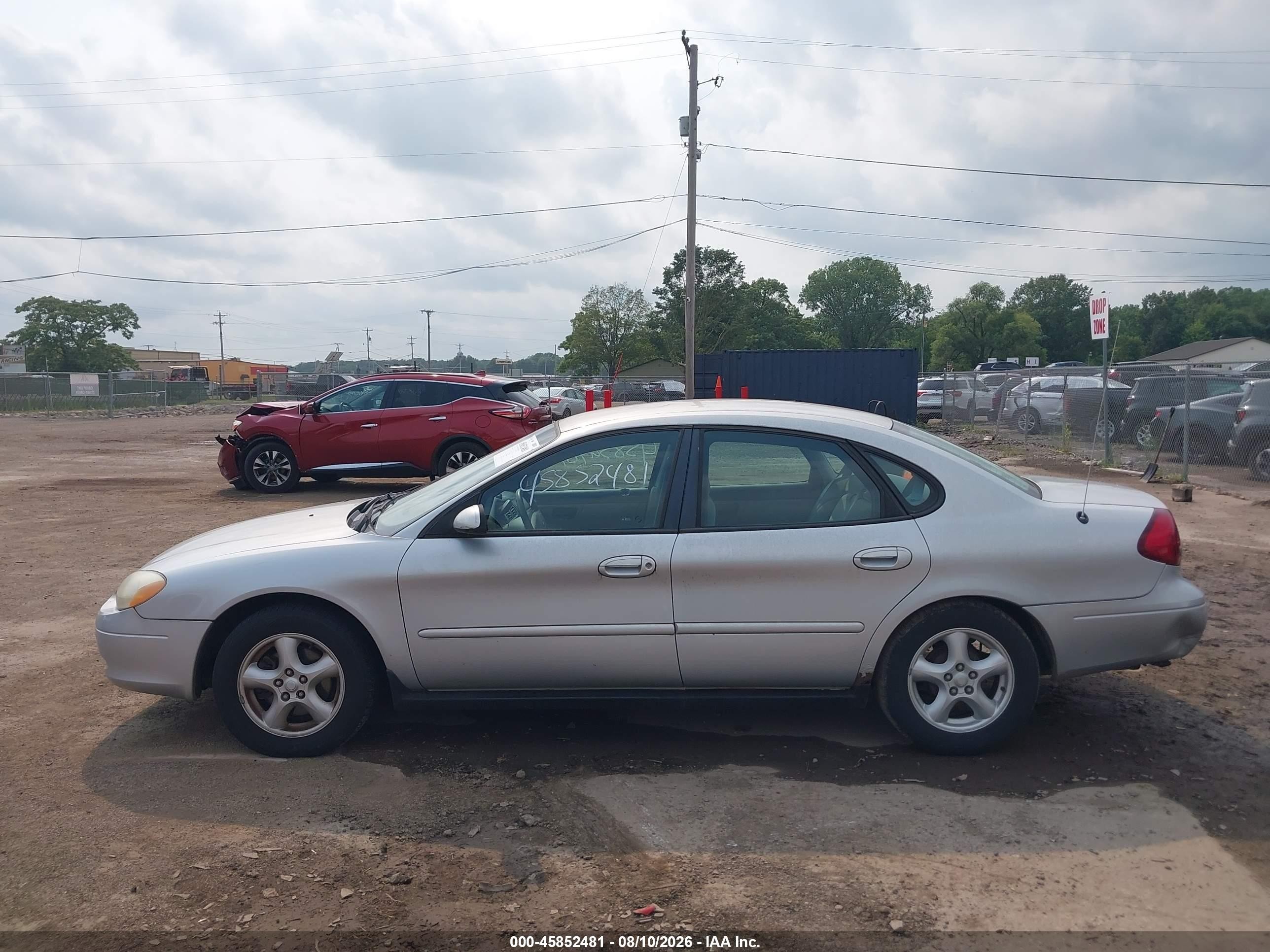 2003 Ford Taurus Ses Серебряный vin: 1FAFP55263G178879