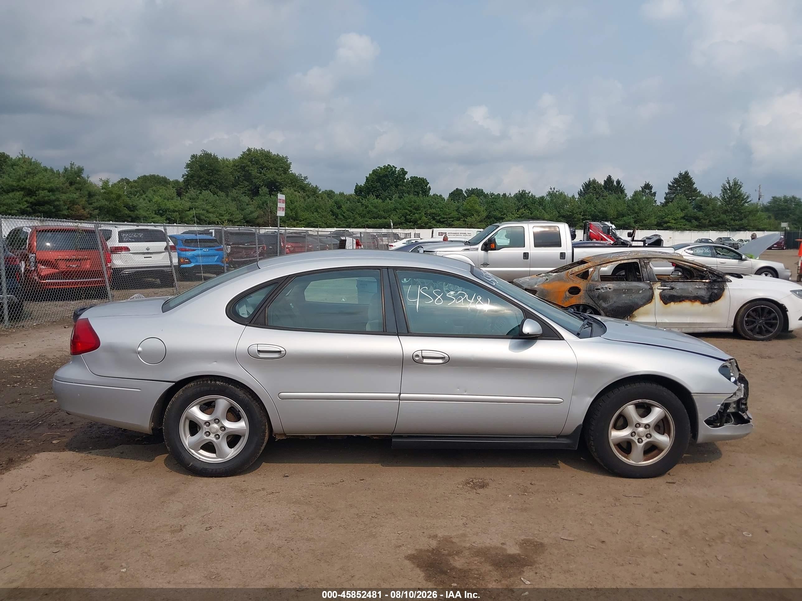 2003 Ford Taurus Ses Серебряный vin: 1FAFP55263G178879