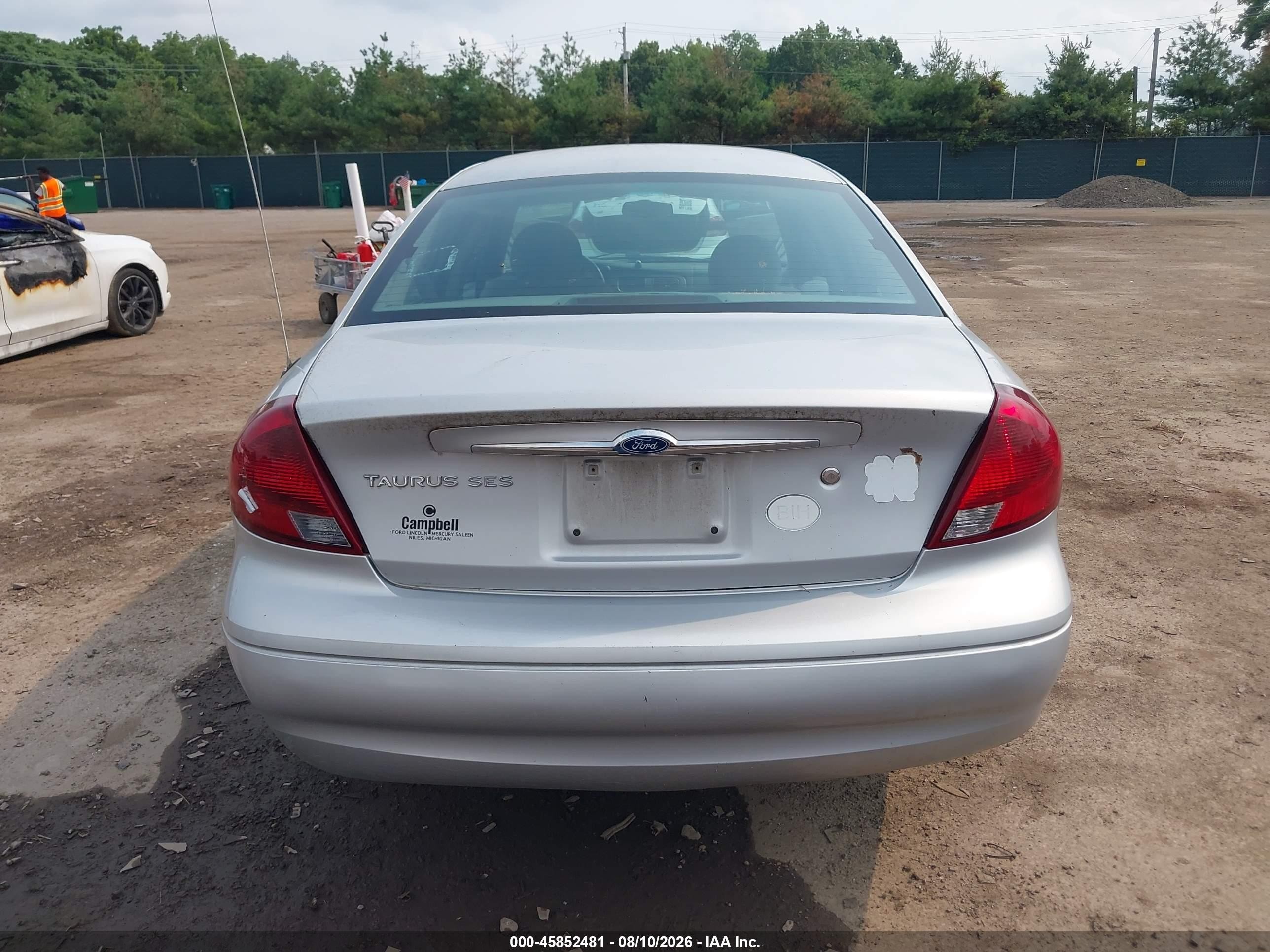 2003 Ford Taurus Ses Серебряный vin: 1FAFP55263G178879