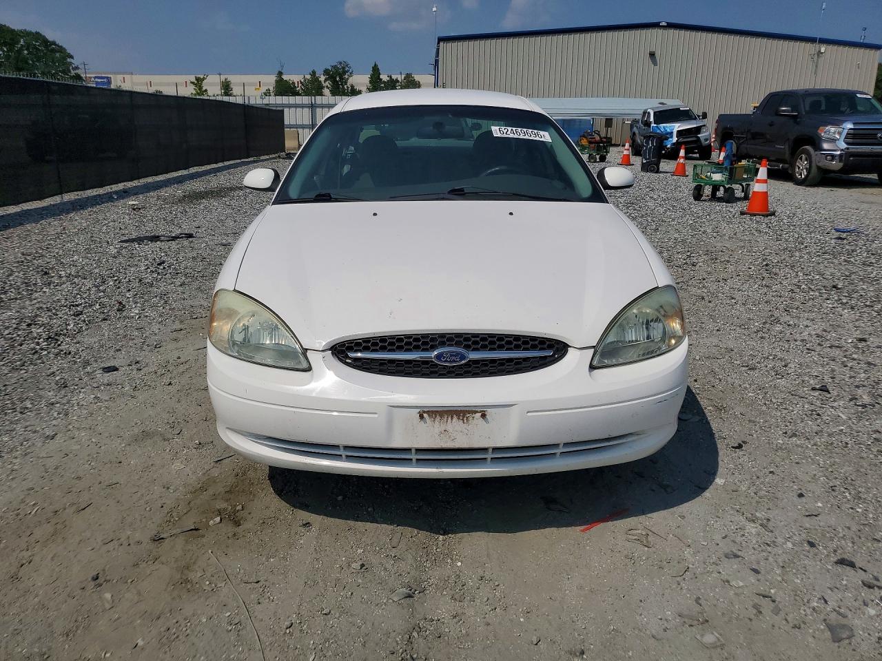 2002 Ford Taurus Ses Белый vin: 1FAFP55272A261156