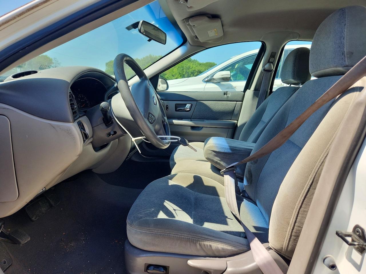 2000 Ford Taurus Ses White vin: 1FAFP5528YG140741