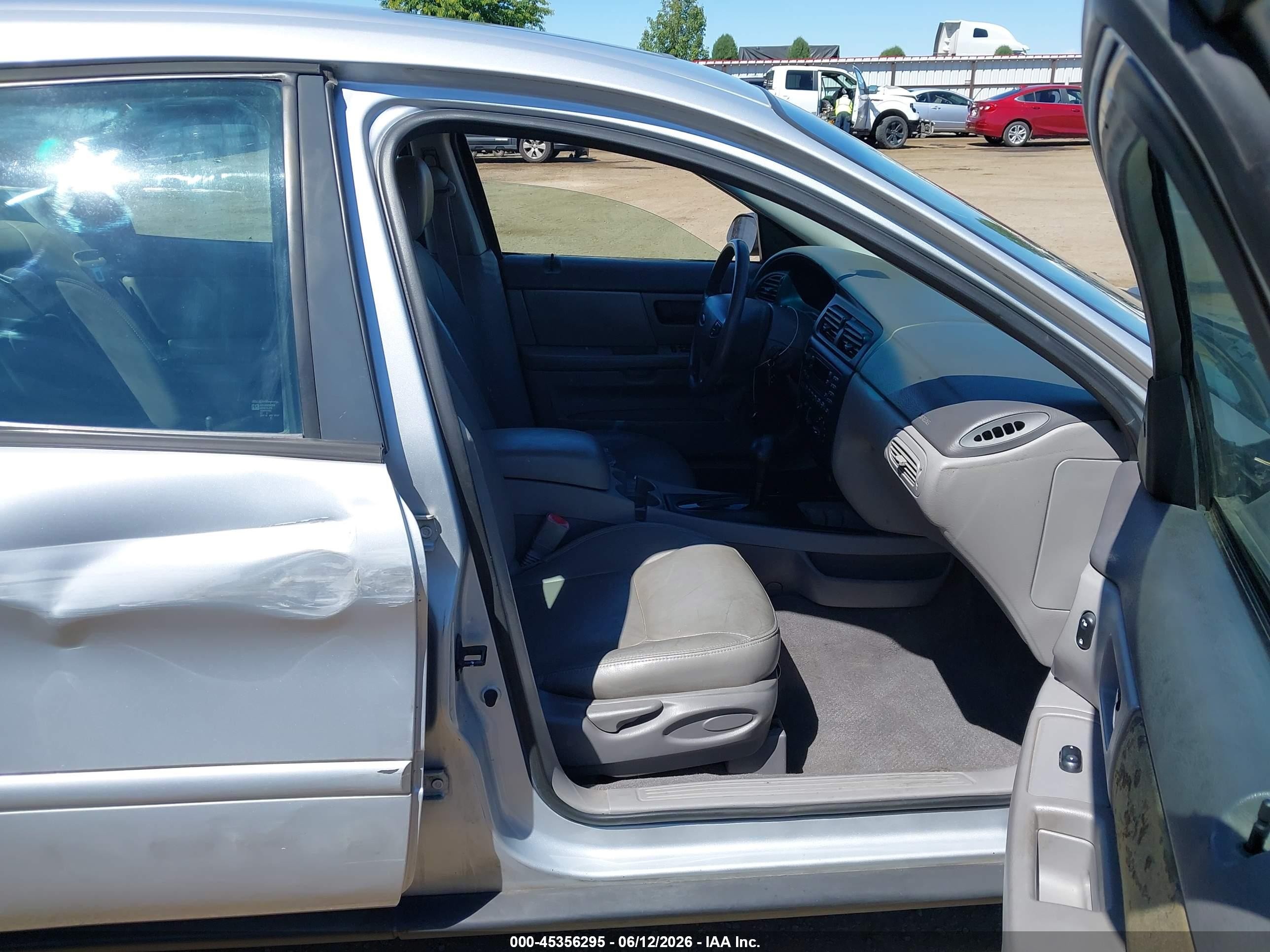 2002 Ford Taurus Ses Silver vin: 1FAFP552X2G236877