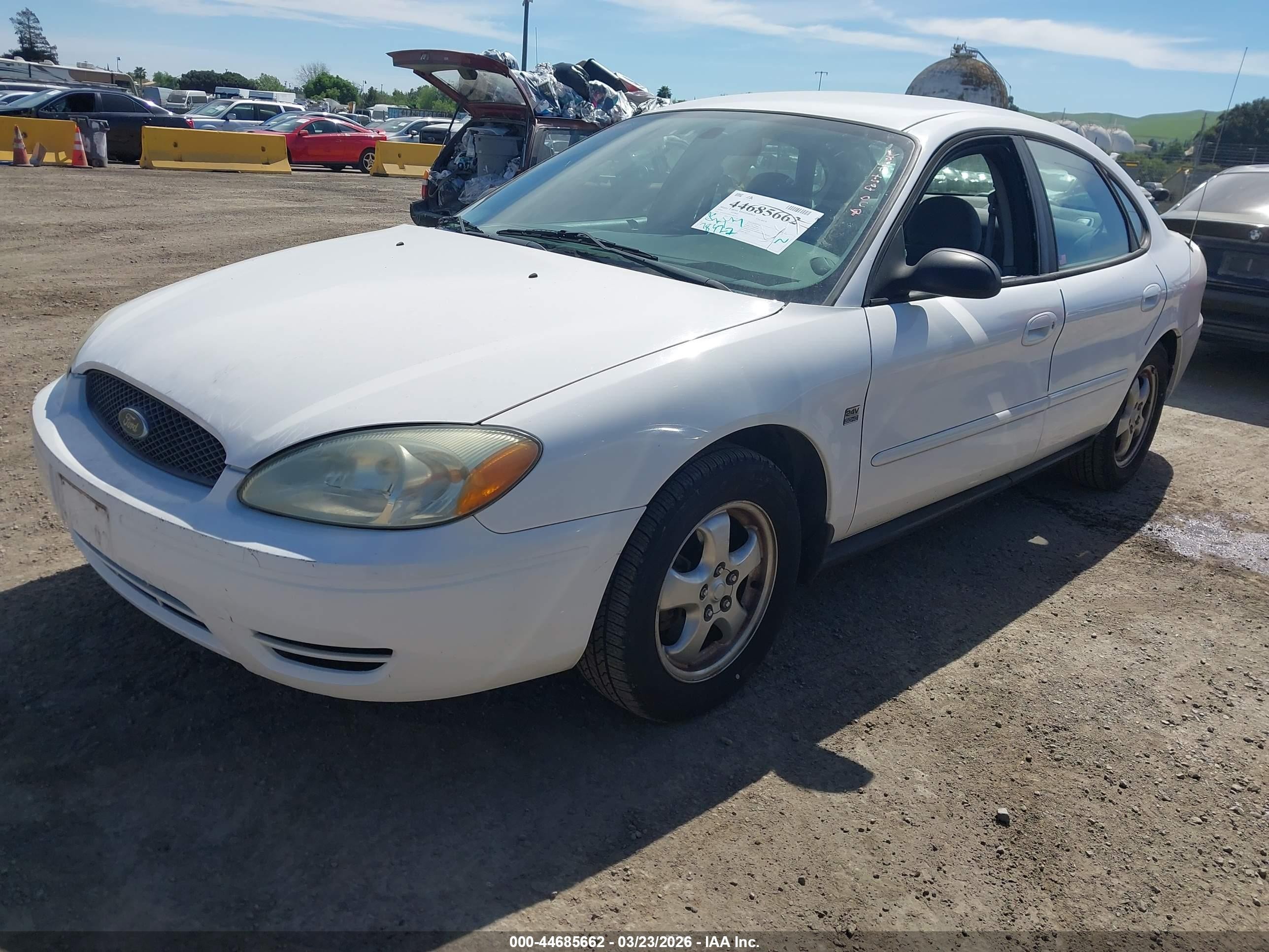 2004 Ford Taurus Ses White vin: 1FAFP55S04G182315