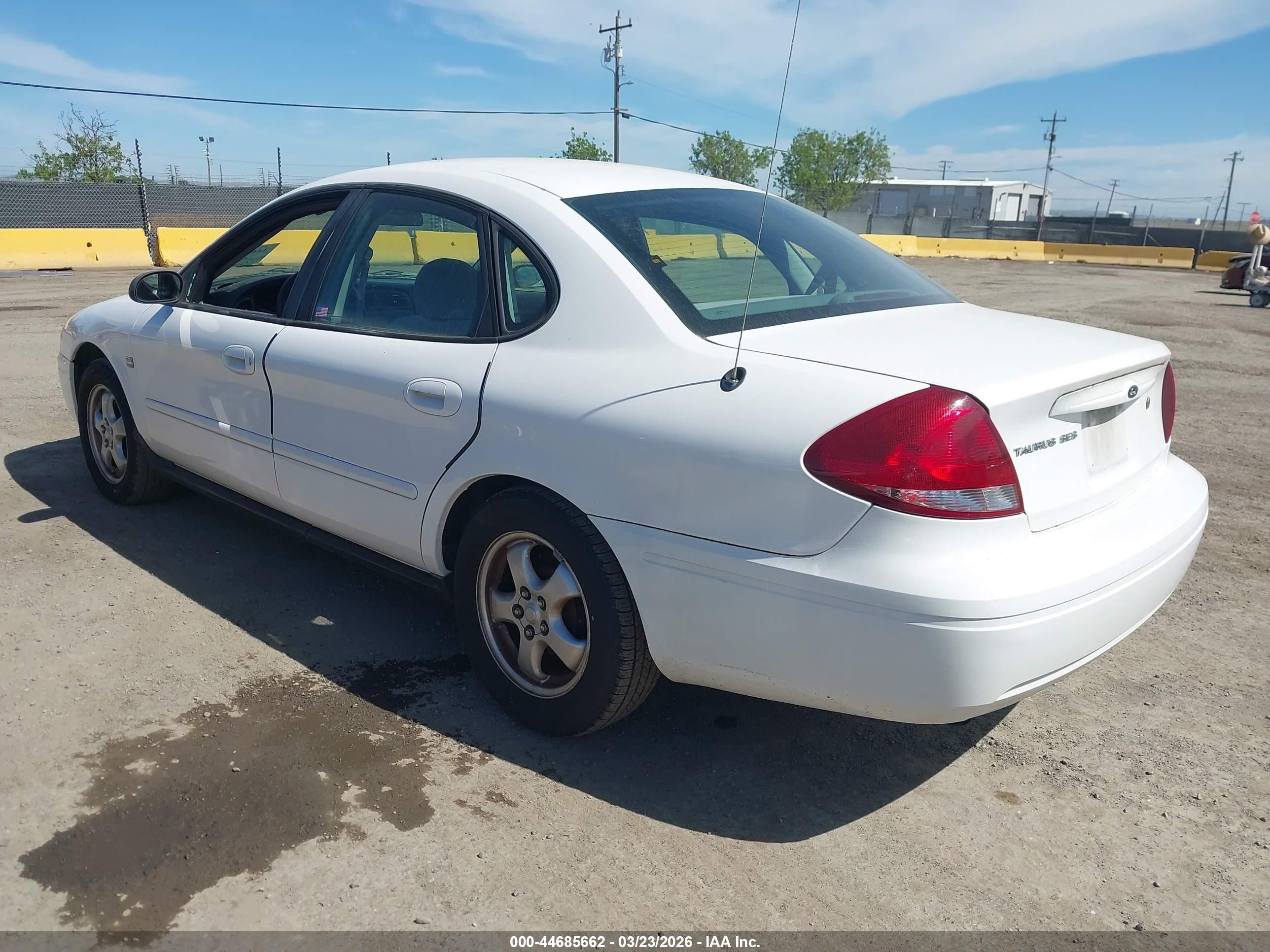 2004 Ford Taurus Ses White vin: 1FAFP55S04G182315