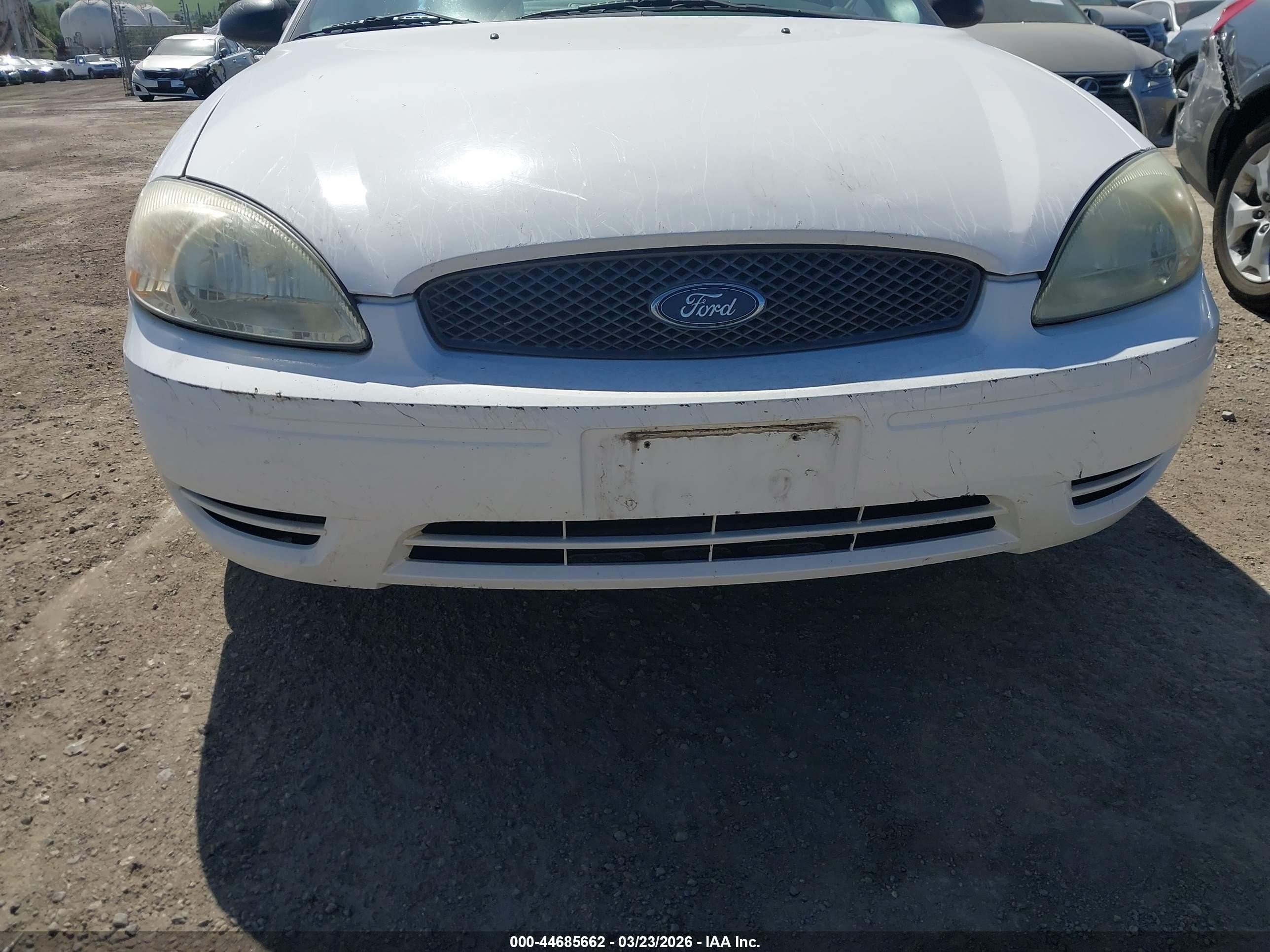 2004 Ford Taurus Ses White vin: 1FAFP55S04G182315