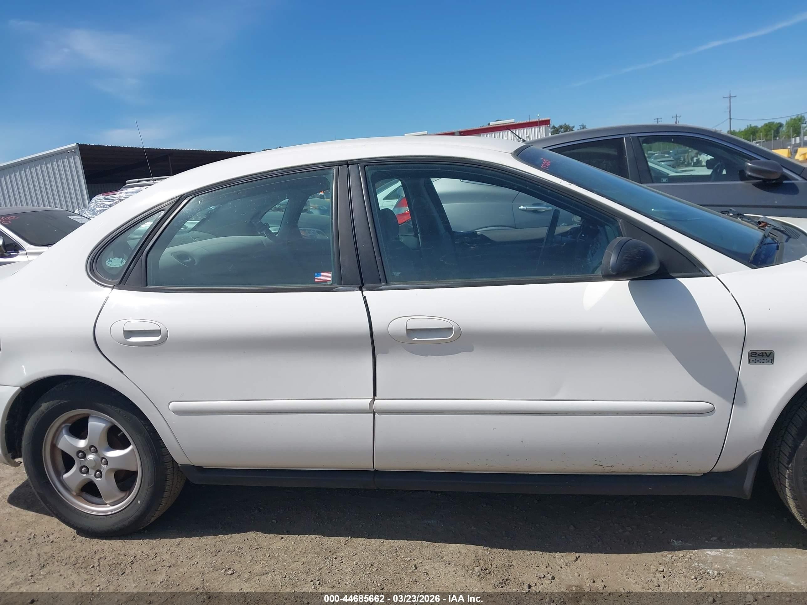 2004 Ford Taurus Ses White vin: 1FAFP55S04G182315