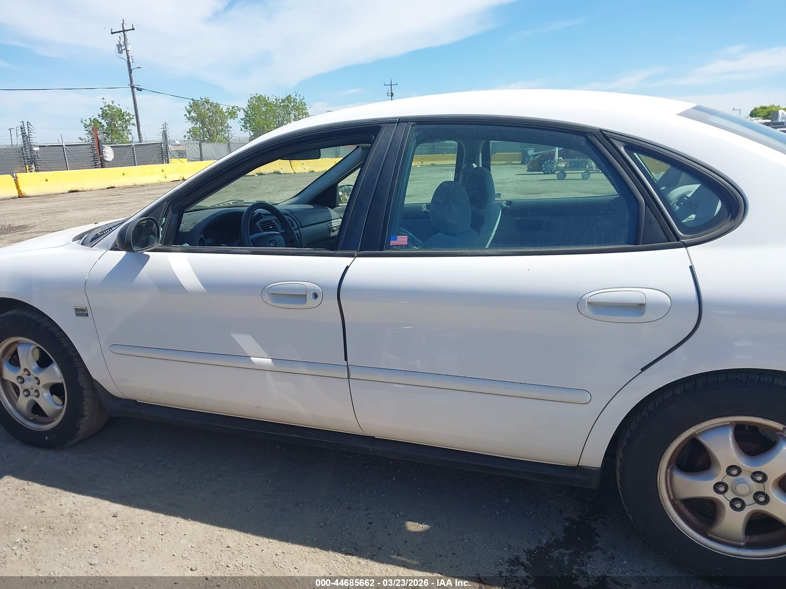 2004 Ford Taurus Ses White vin: 1FAFP55S04G182315