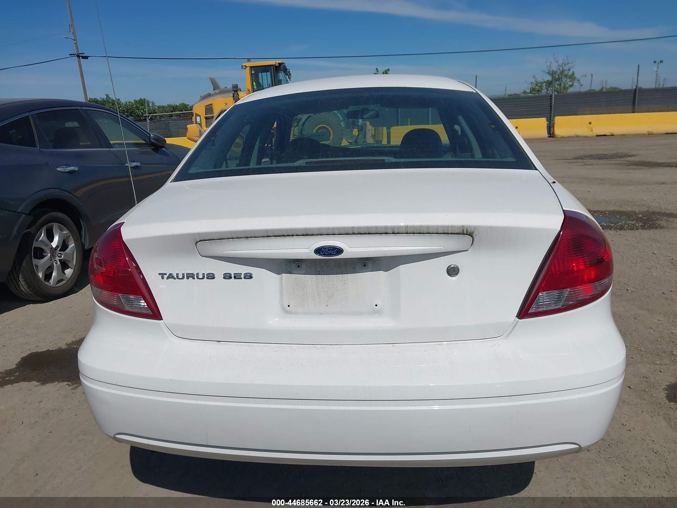 2004 Ford Taurus Ses White vin: 1FAFP55S04G182315