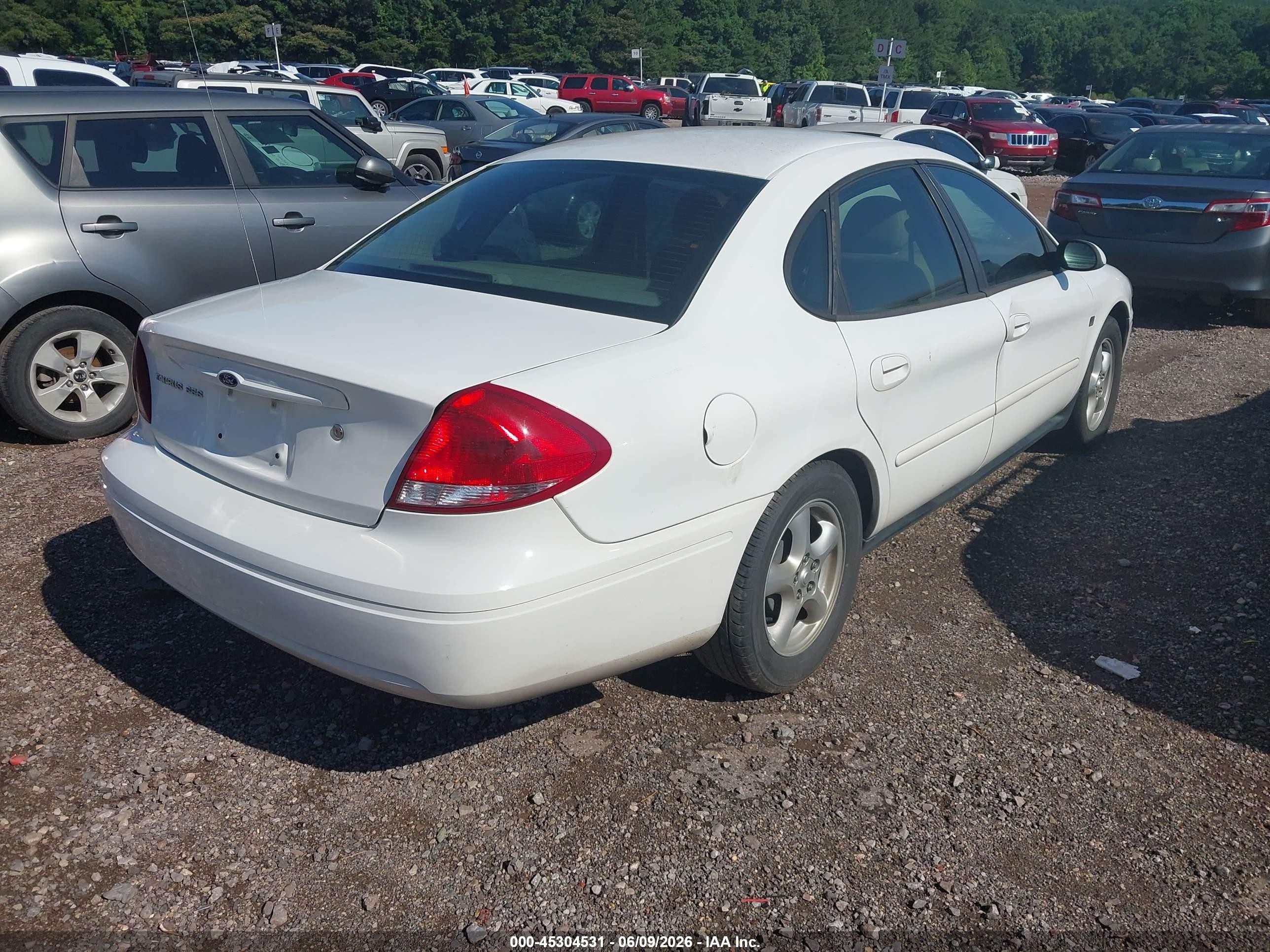 2004 Ford Taurus Ses White vin: 1FAFP55S14A149620