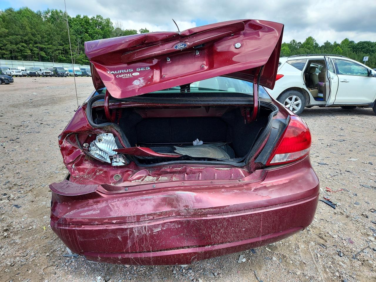 2004 Ford Taurus Ses Red vin: 1FAFP55S54A179817