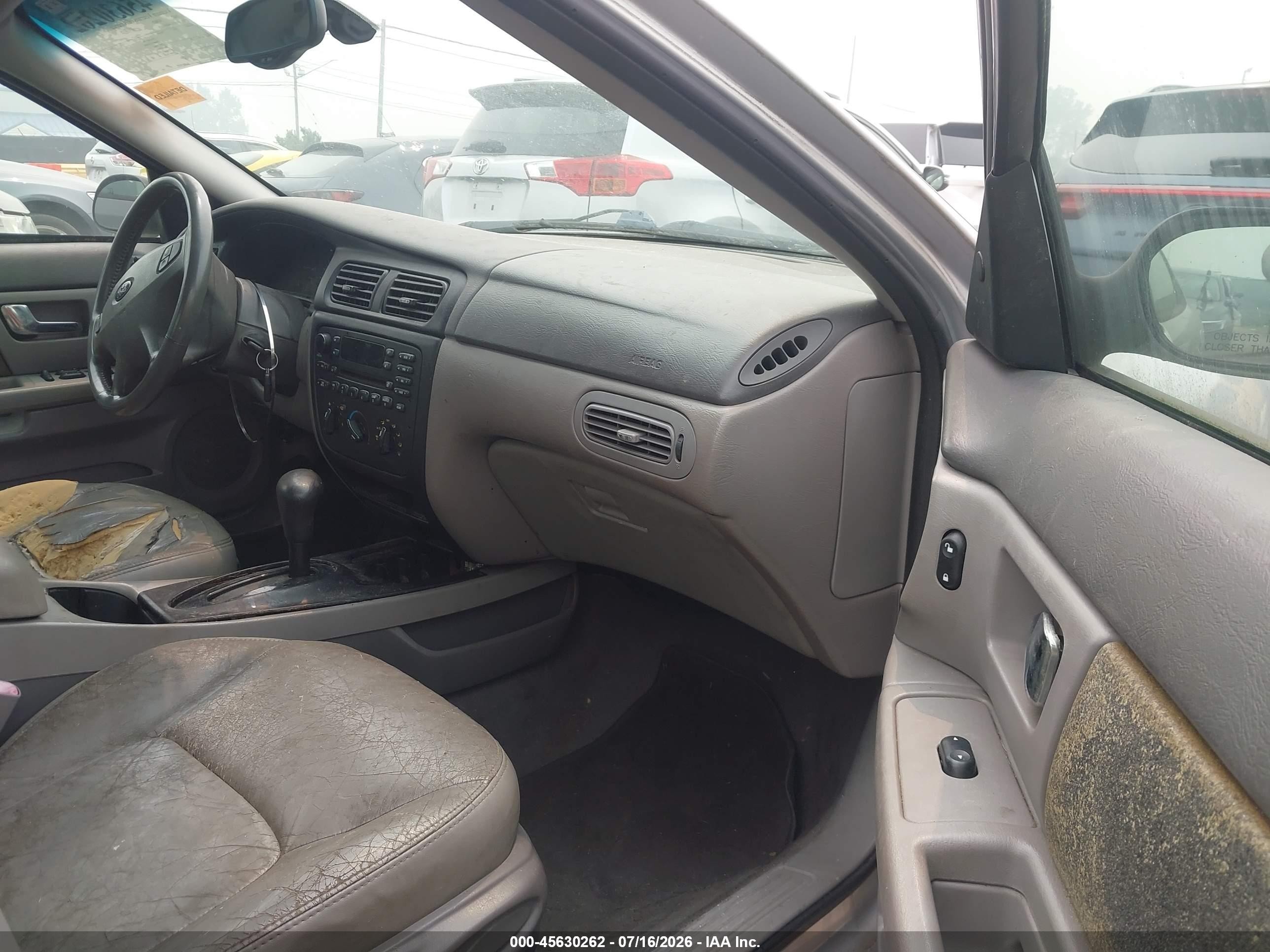 2002 Ford Taurus   Серебряный vin: 1FAFP55S62G131656