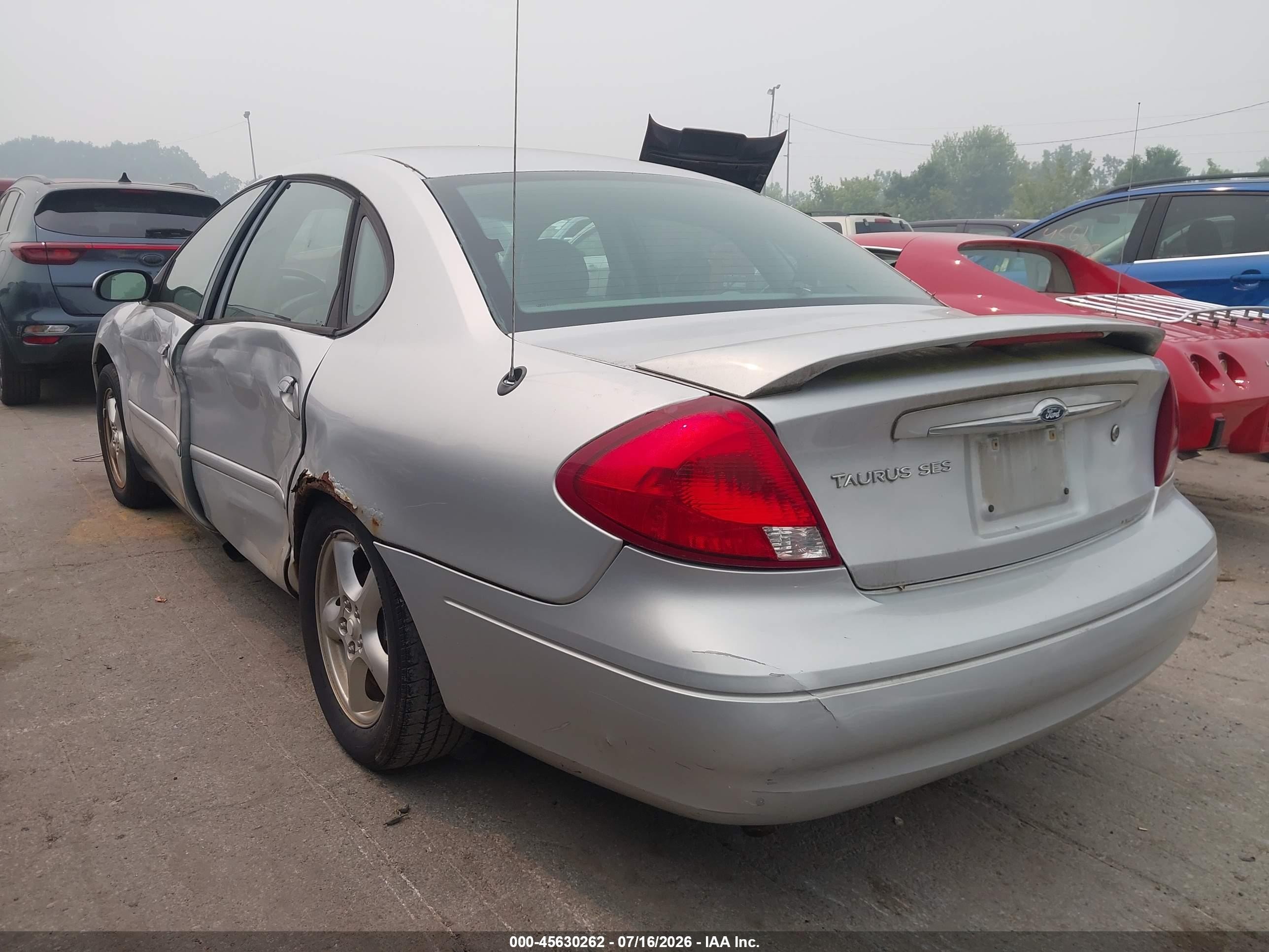 2002 Ford Taurus   Серебряный vin: 1FAFP55S62G131656