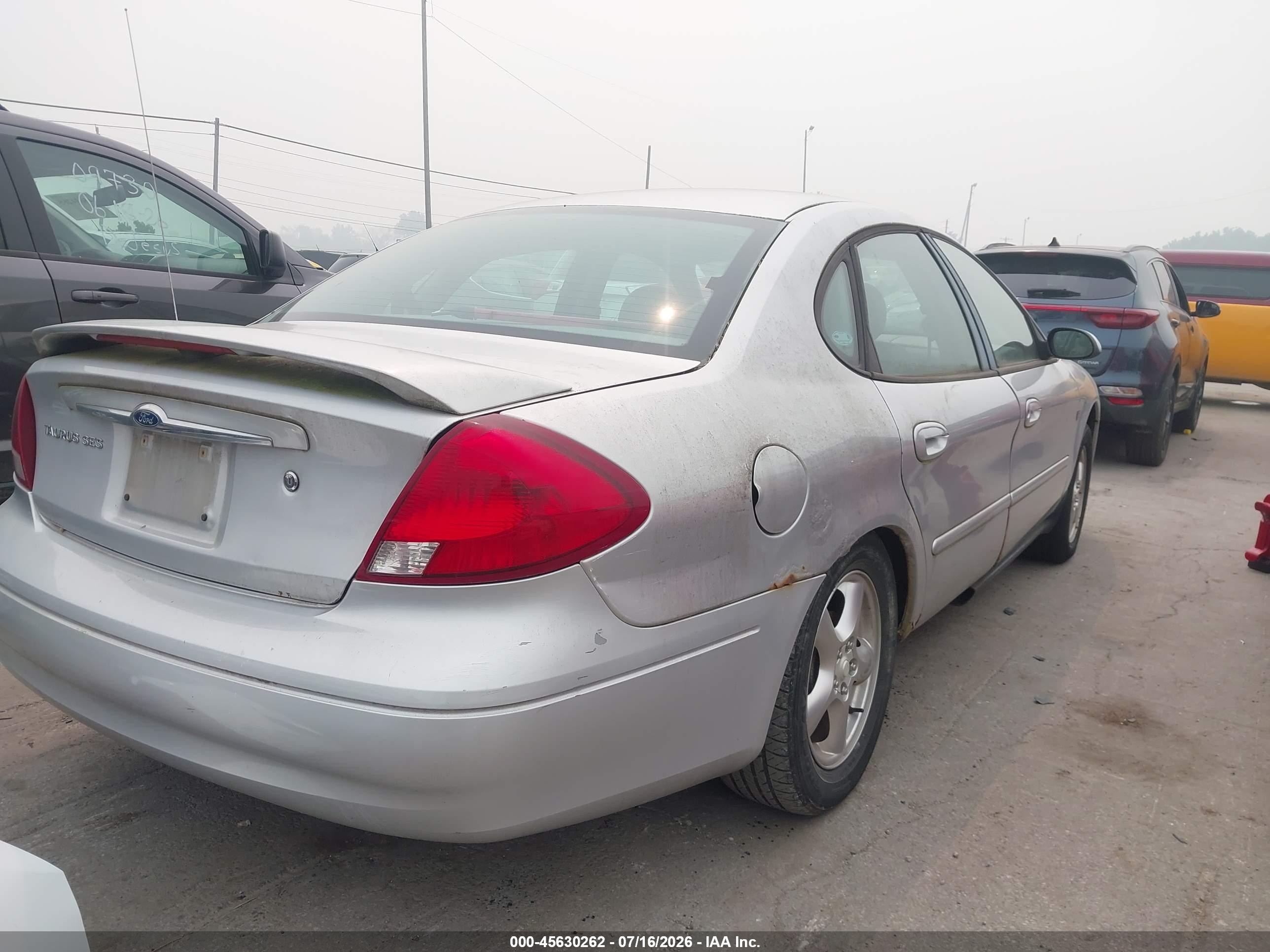 2002 Ford Taurus   Серебряный vin: 1FAFP55S62G131656