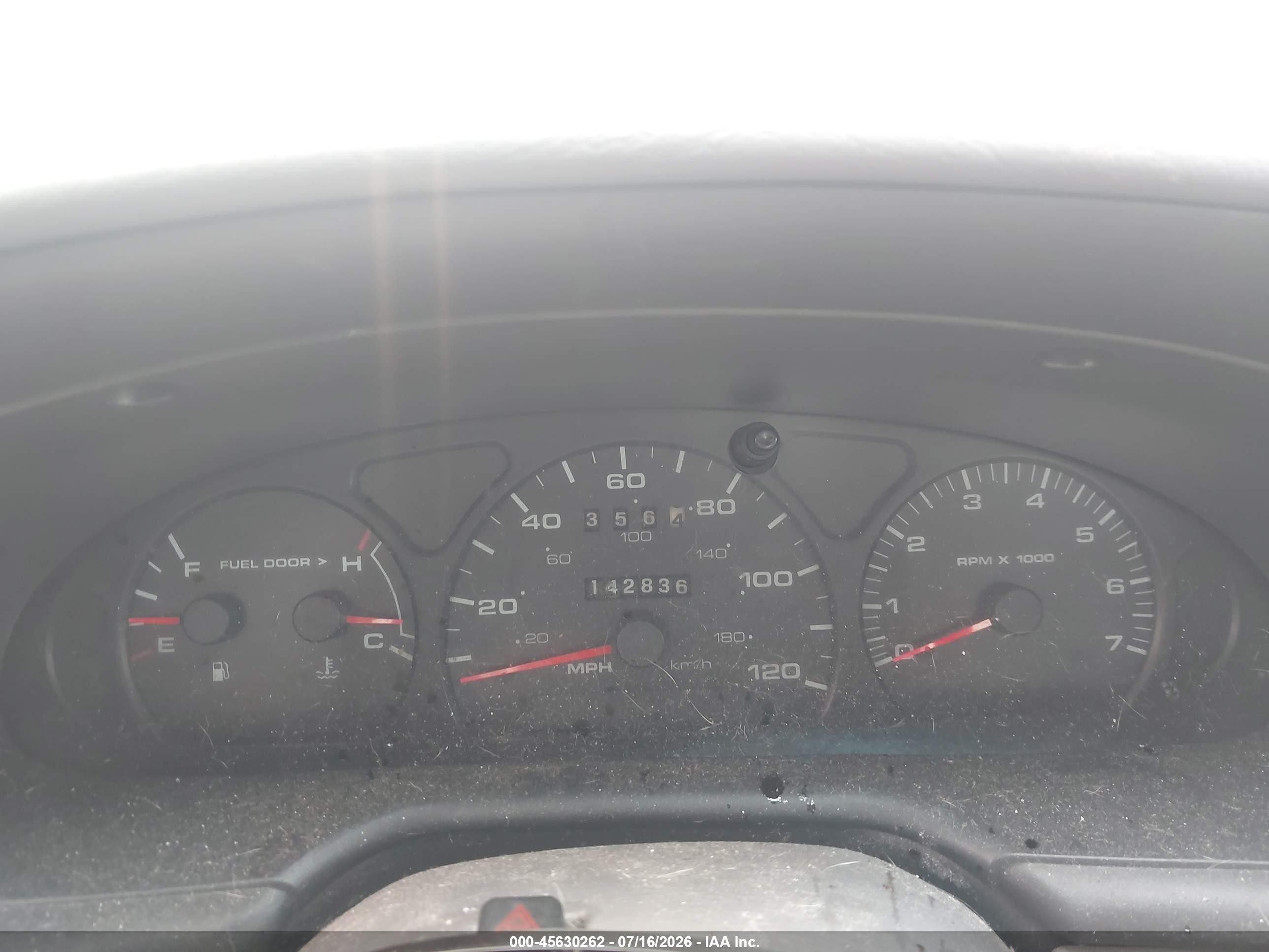2002 Ford Taurus   Серебряный vin: 1FAFP55S62G131656