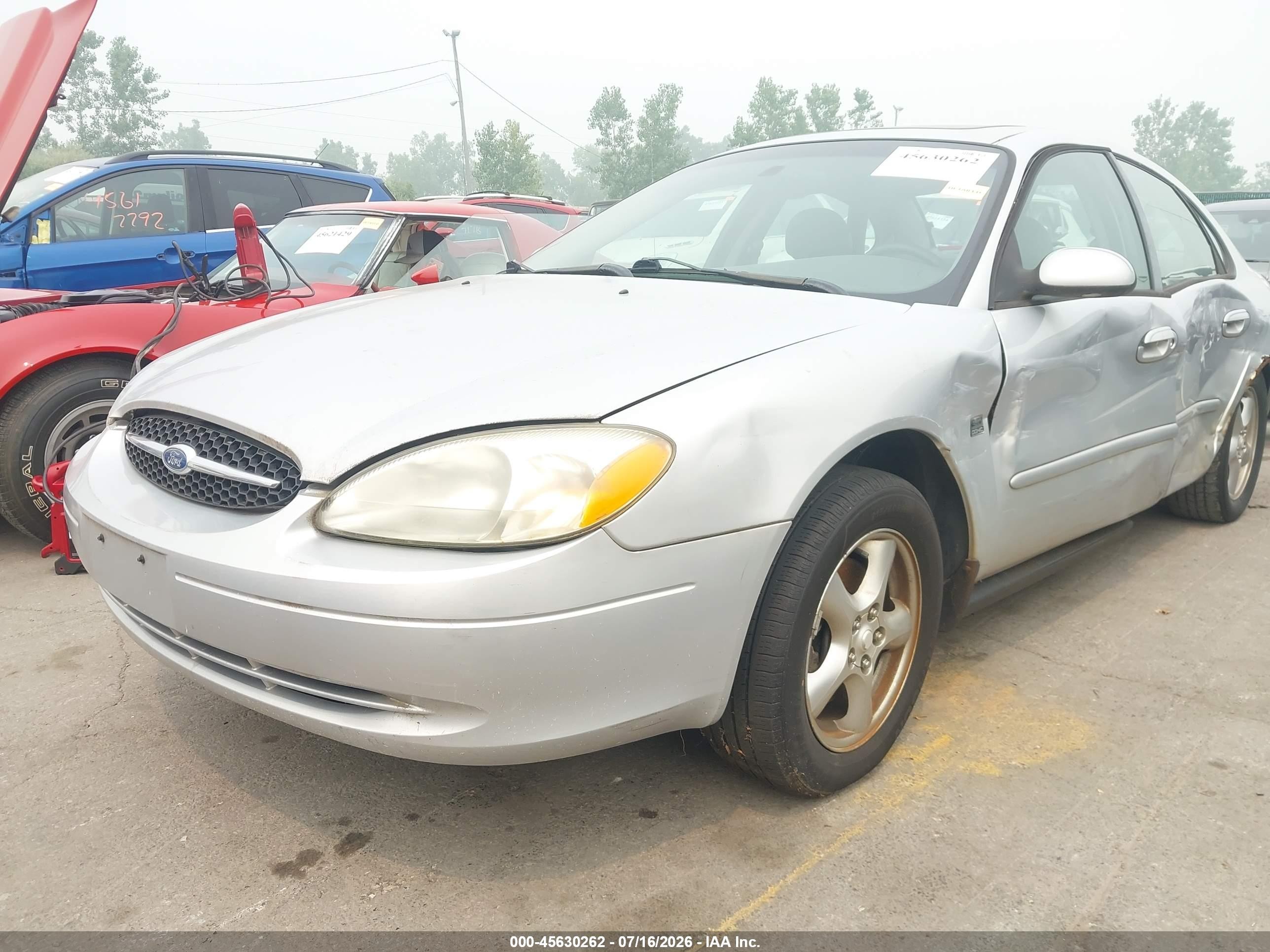 2002 Ford Taurus   Серебряный vin: 1FAFP55S62G131656