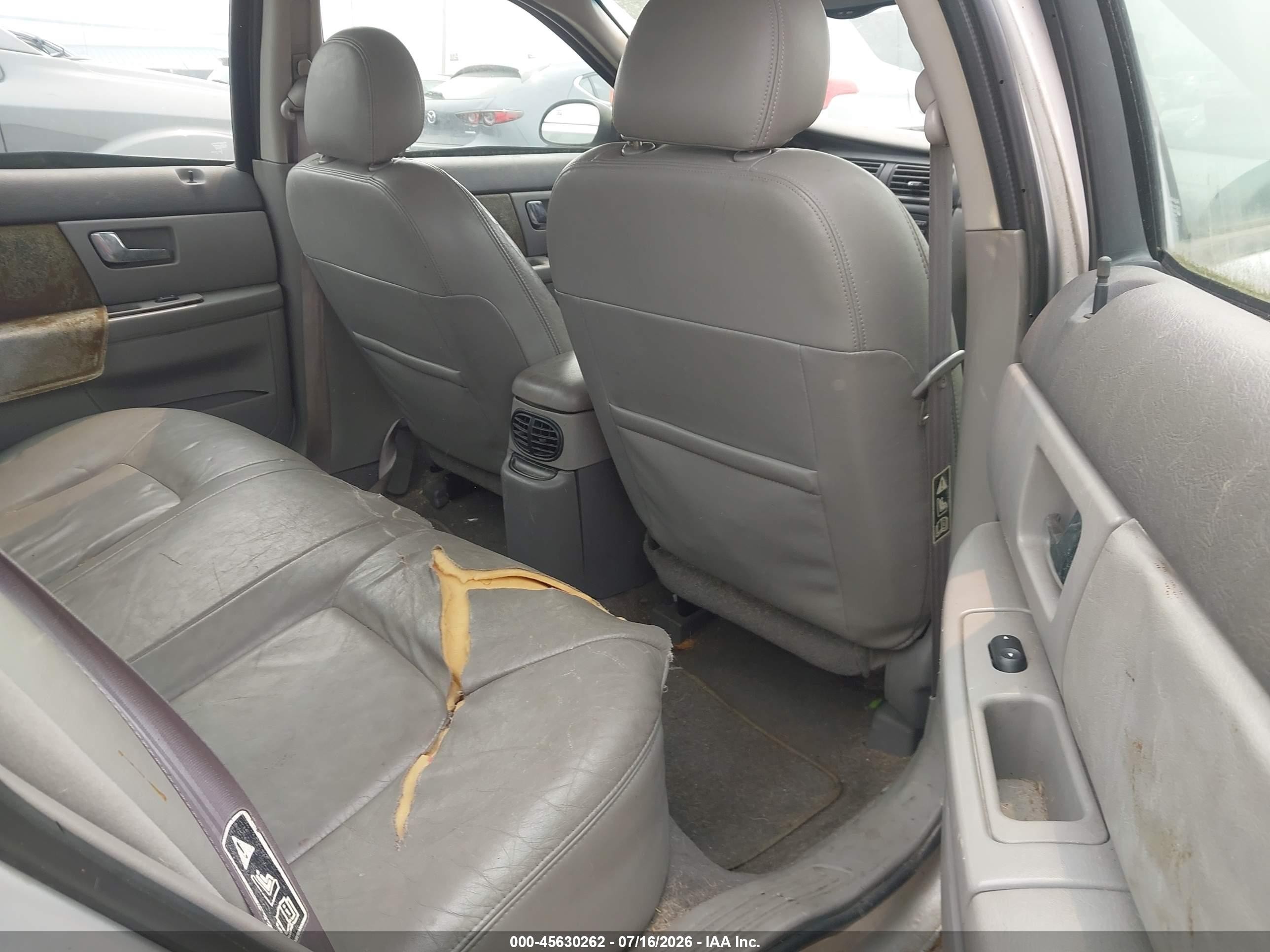 2002 Ford Taurus   Серебряный vin: 1FAFP55S62G131656