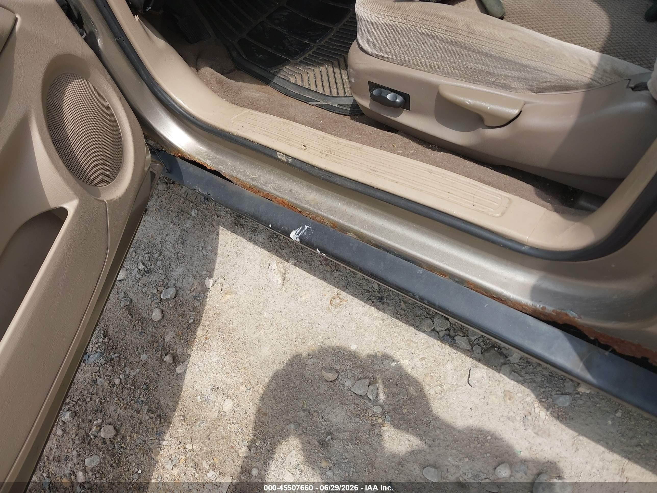 2004 Ford Taurus Ses Tan vin: 1FAFP55S84G135999