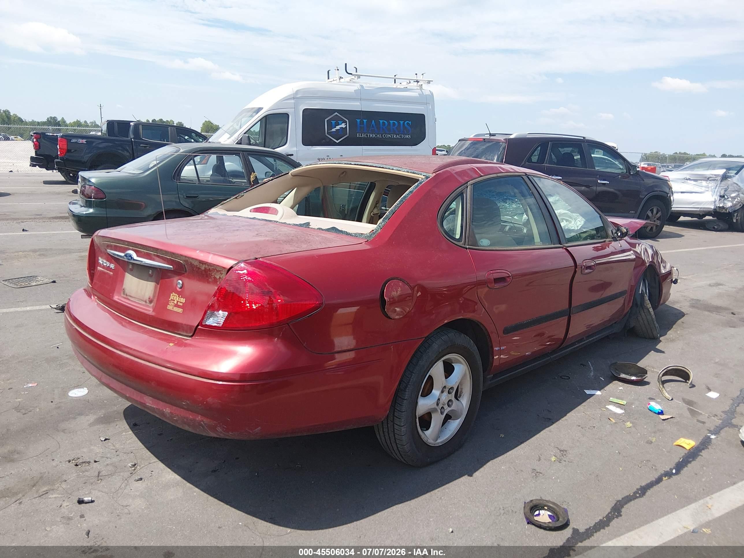 2000 Ford Taurus Ses Red vin: 1FAFP55S8YA184094